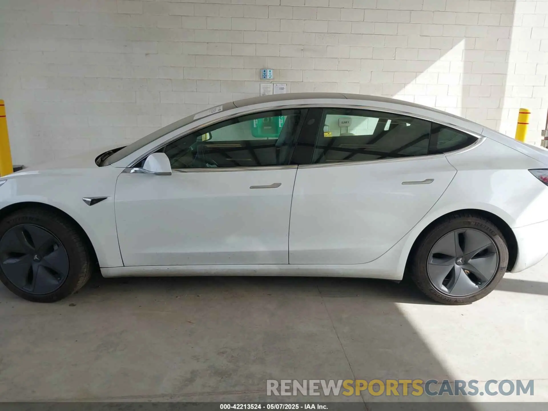 13 fotografías del automóvil dañado 5YJ3E1EB1LF636768 TESLA MODEL 3 2020
