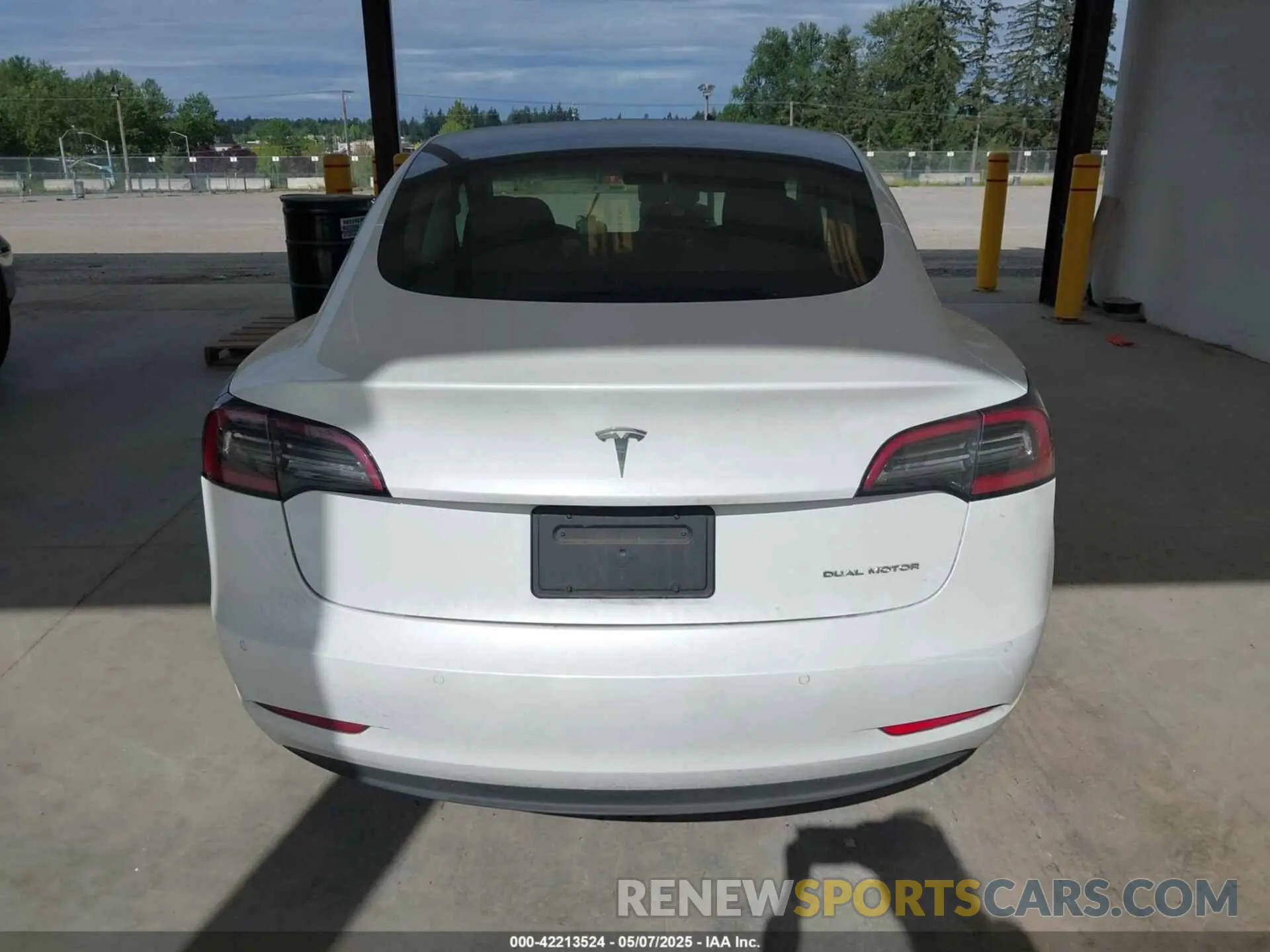 15 fotografías del automóvil dañado 5YJ3E1EB1LF636768 TESLA MODEL 3 2020