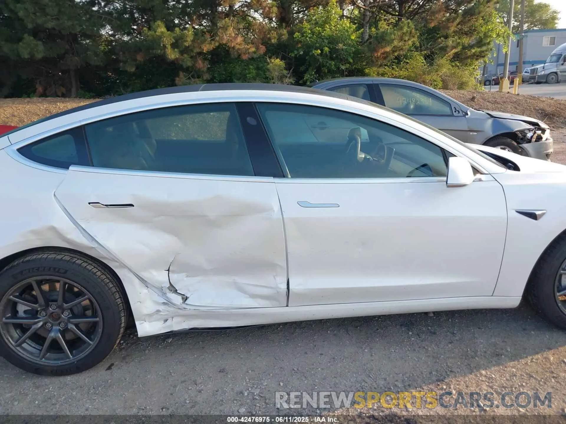 13 fotografías del automóvil dañado 5YJ3E1EB1LF665106 TESLA MODEL 3 2020