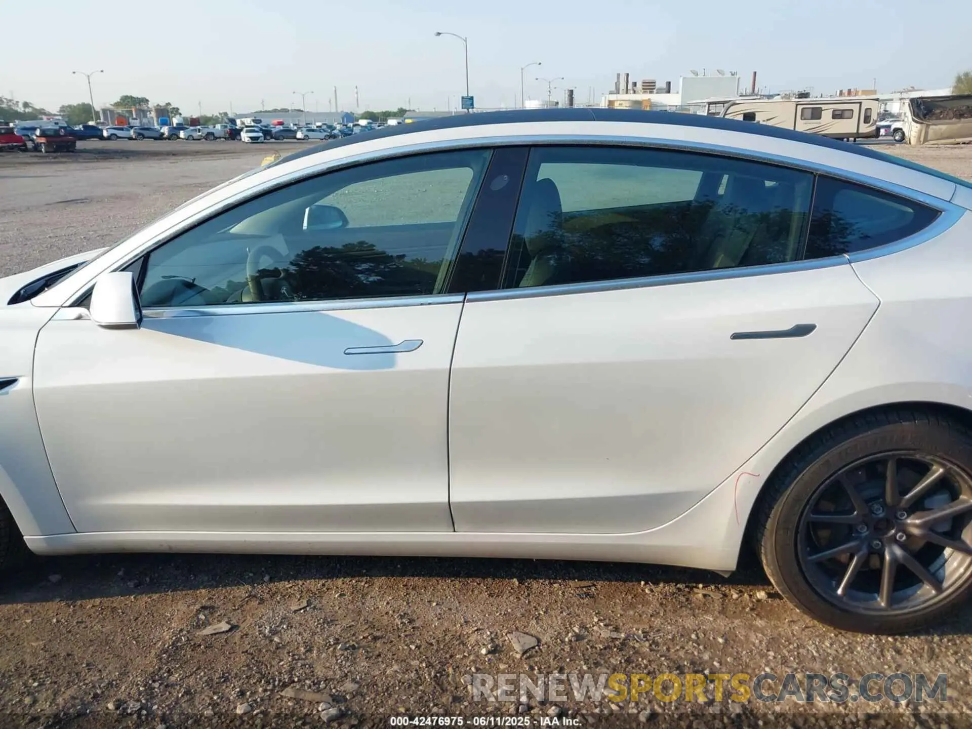 14 fotografías del automóvil dañado 5YJ3E1EB1LF665106 TESLA MODEL 3 2020