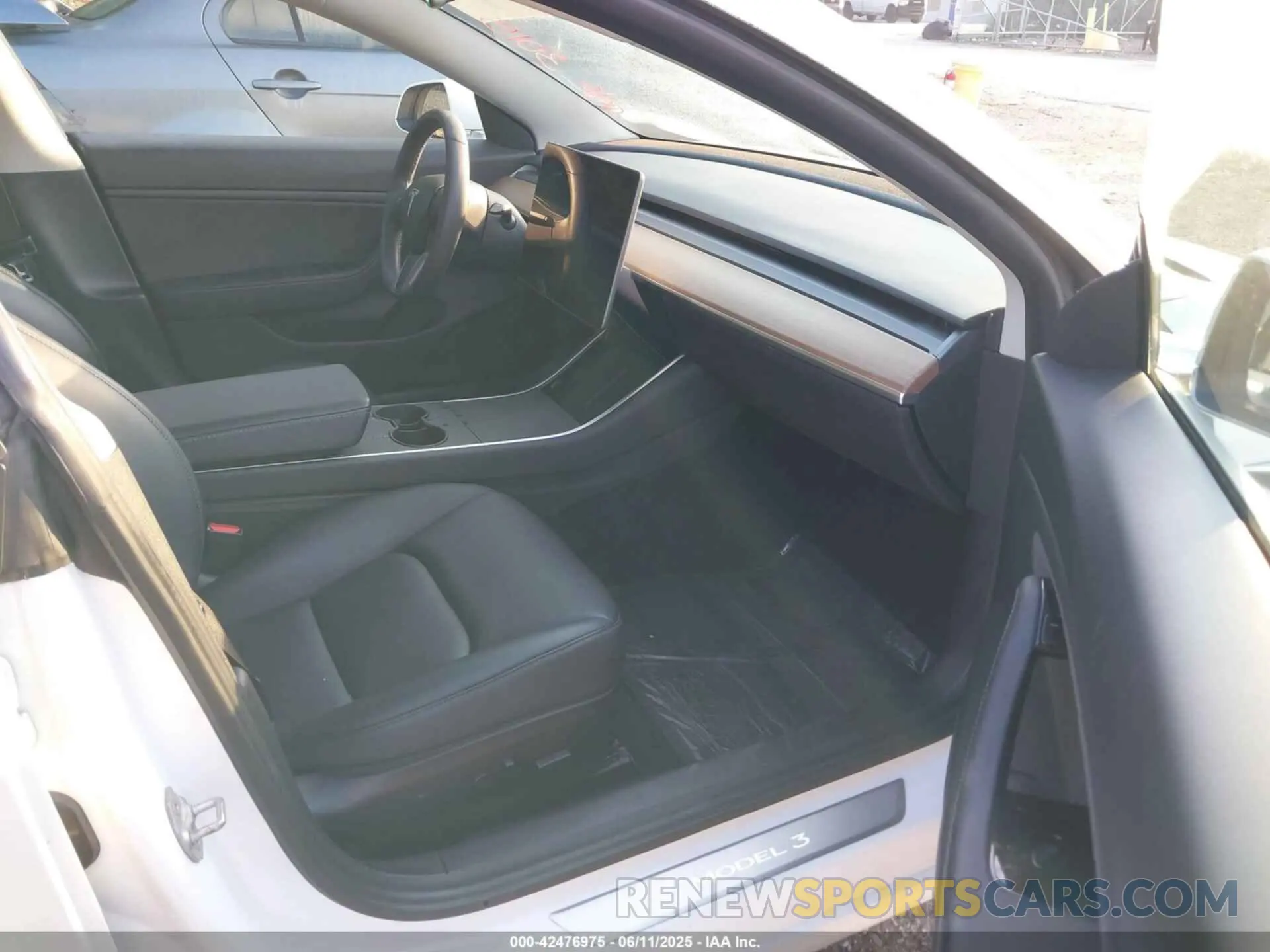 5 fotografías del automóvil dañado 5YJ3E1EB1LF665106 TESLA MODEL 3 2020