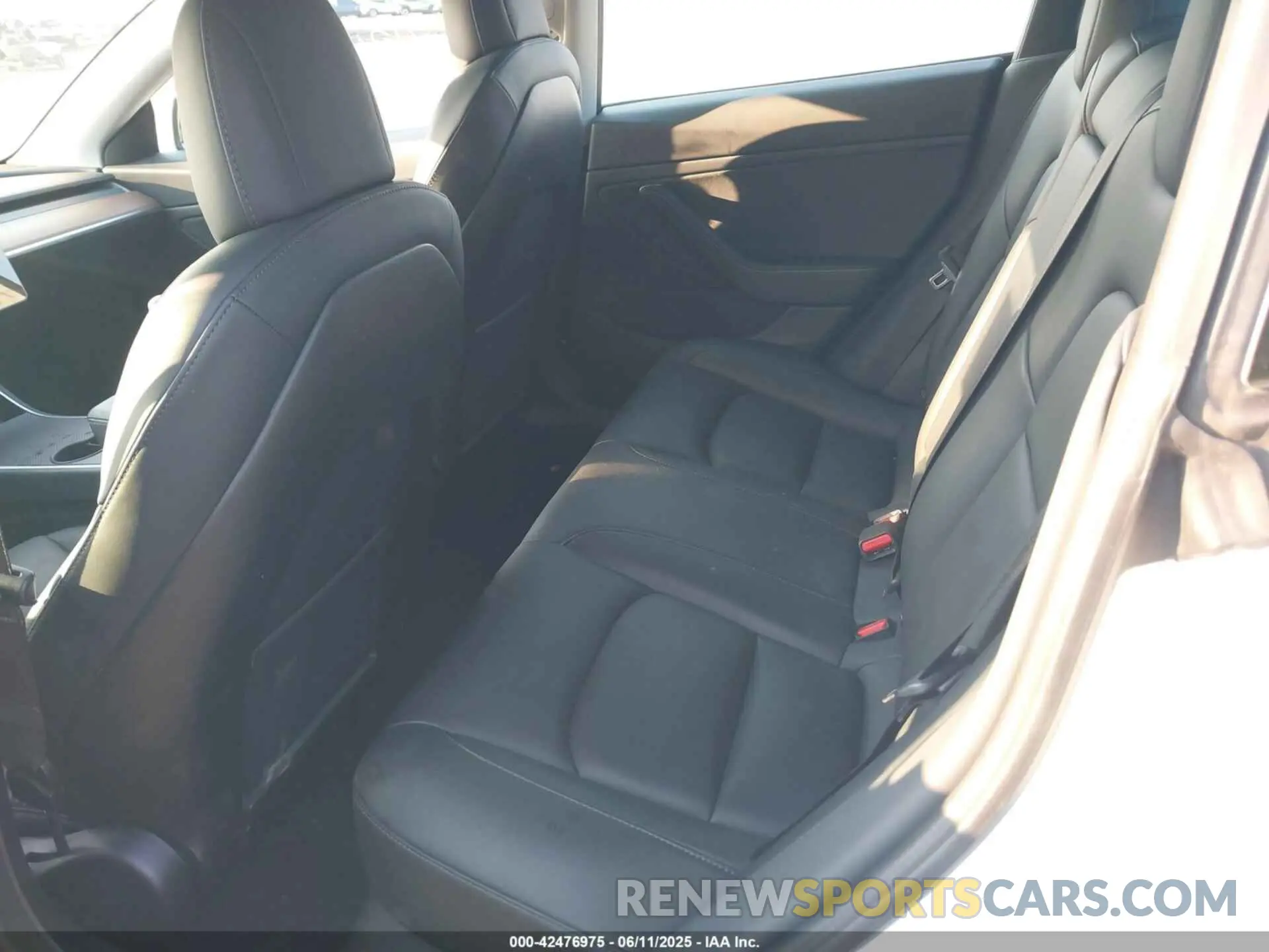 8 fotografías del automóvil dañado 5YJ3E1EB1LF665106 TESLA MODEL 3 2020