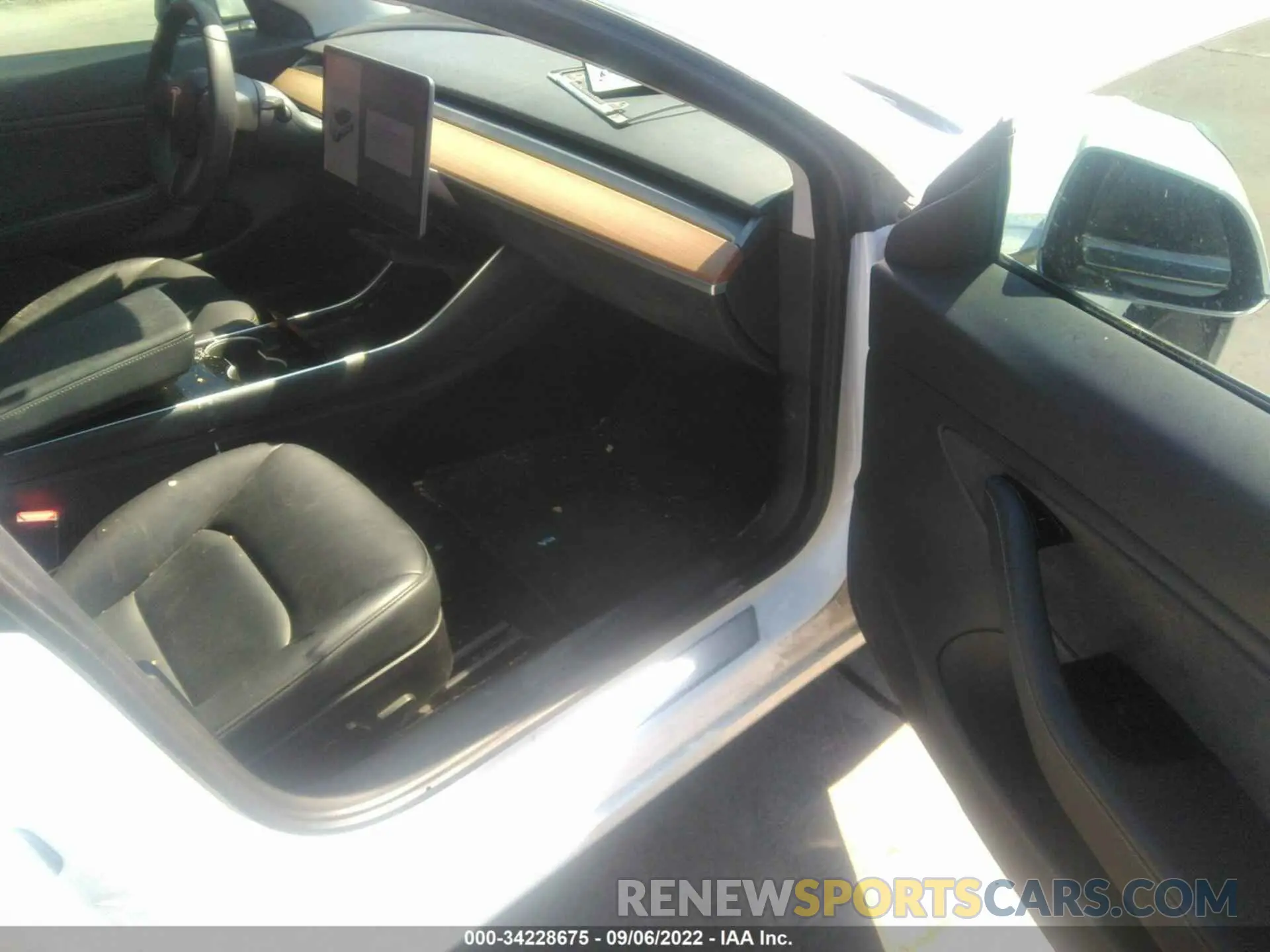 5 fotografías del automóvil dañado 5YJ3E1EB2LF619624 TESLA MODEL 3 2020