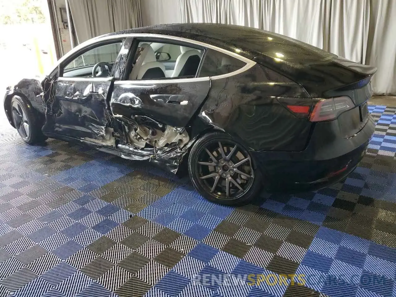 2 fotografías del automóvil dañado 5YJ3E1EB2LF744655 TESLA MODEL 3 2020