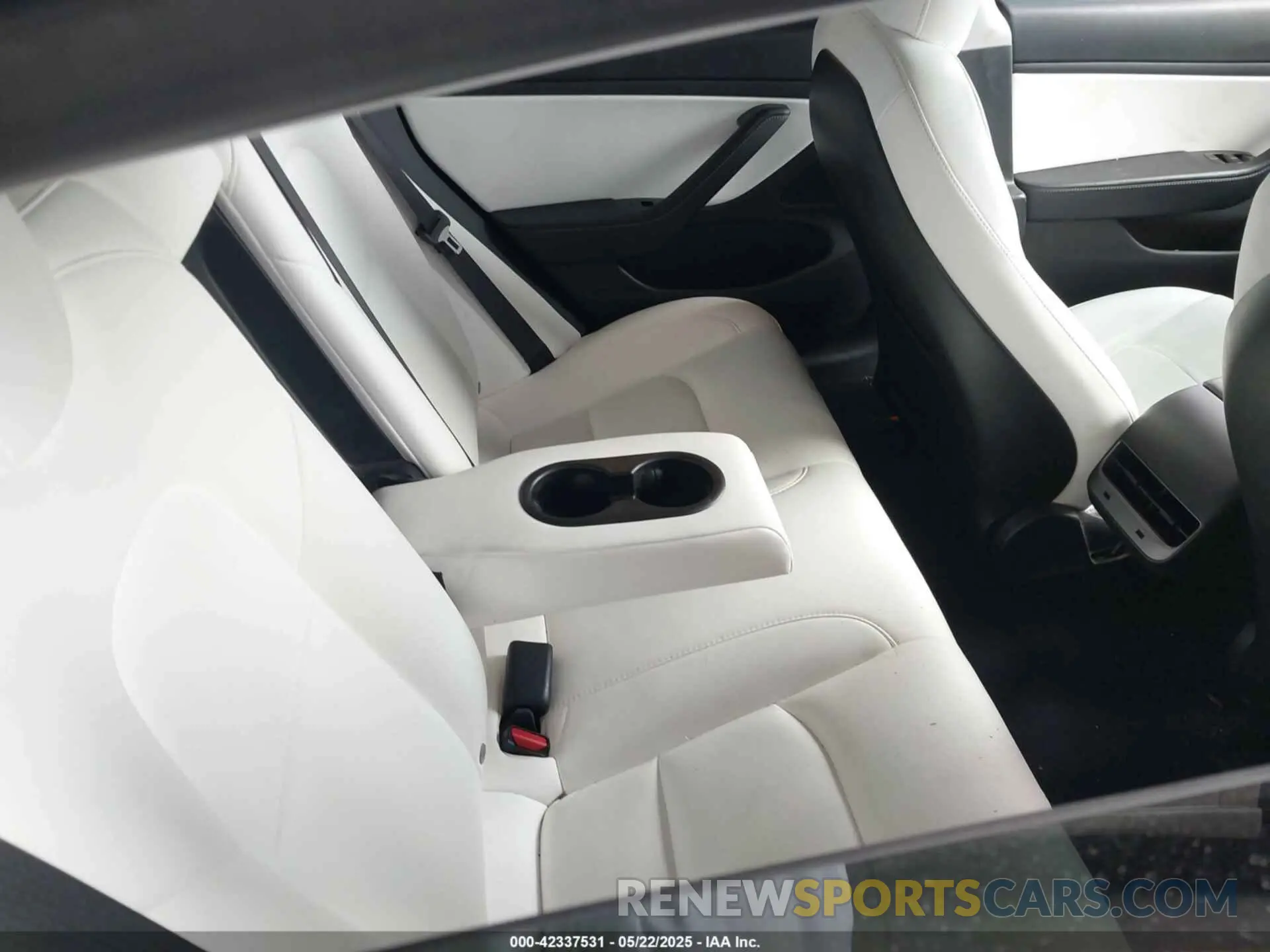 8 fotografías del automóvil dañado 5YJ3E1EB3LF639980 TESLA MODEL 3 2020