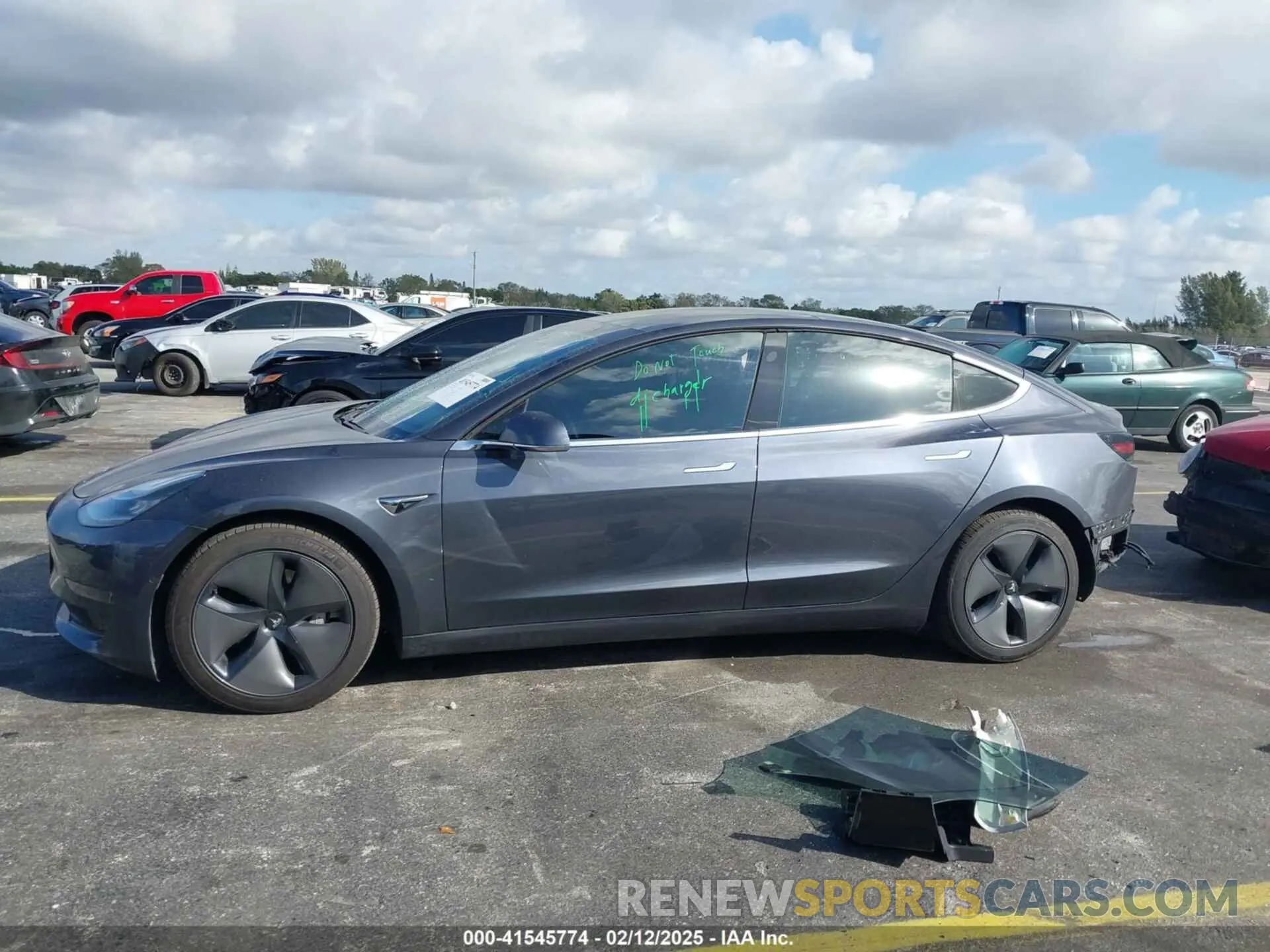 15 fotografías del automóvil dañado 5YJ3E1EB3LF663437 TESLA MODEL 3 2020
