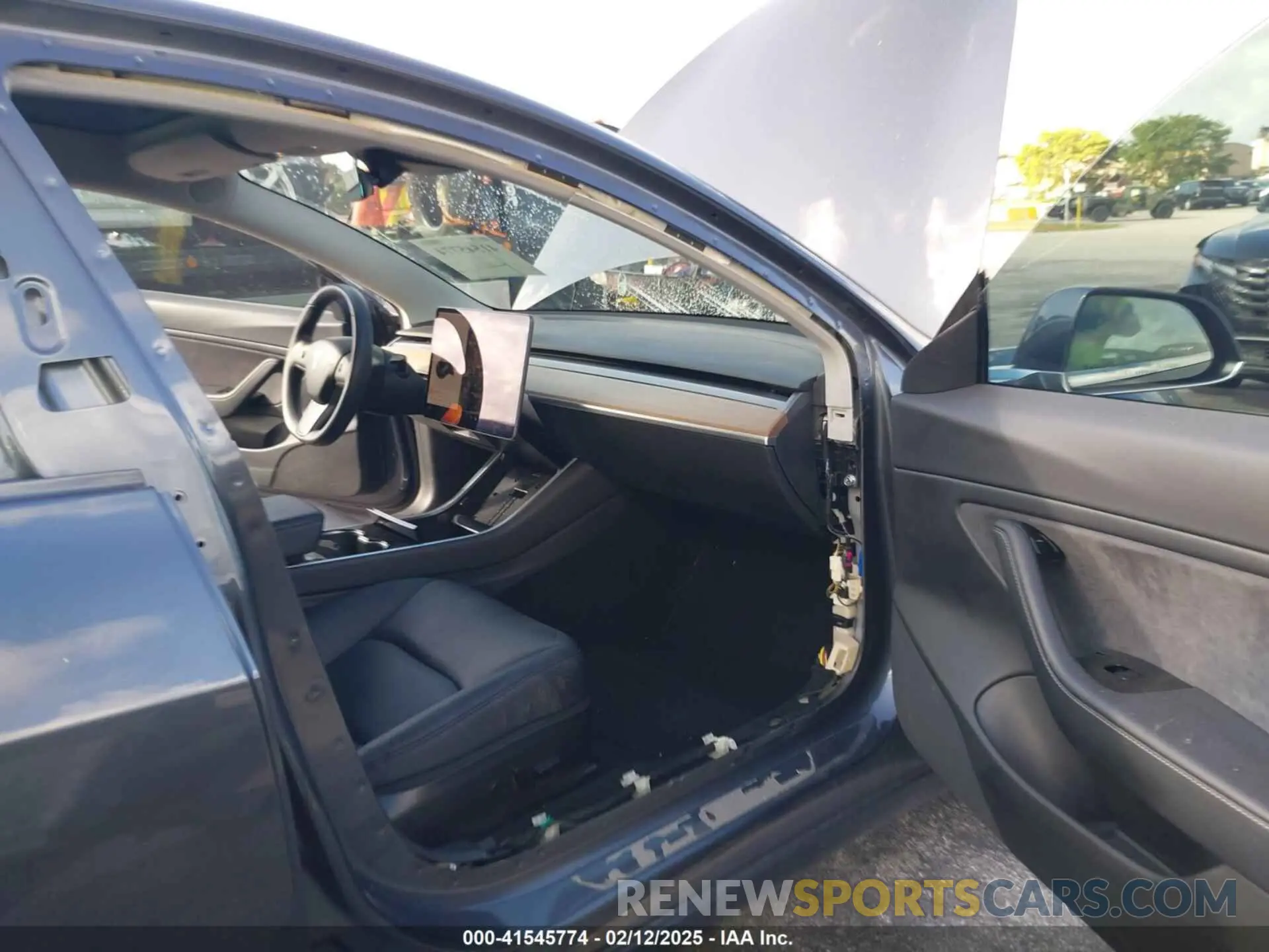 5 fotografías del automóvil dañado 5YJ3E1EB3LF663437 TESLA MODEL 3 2020