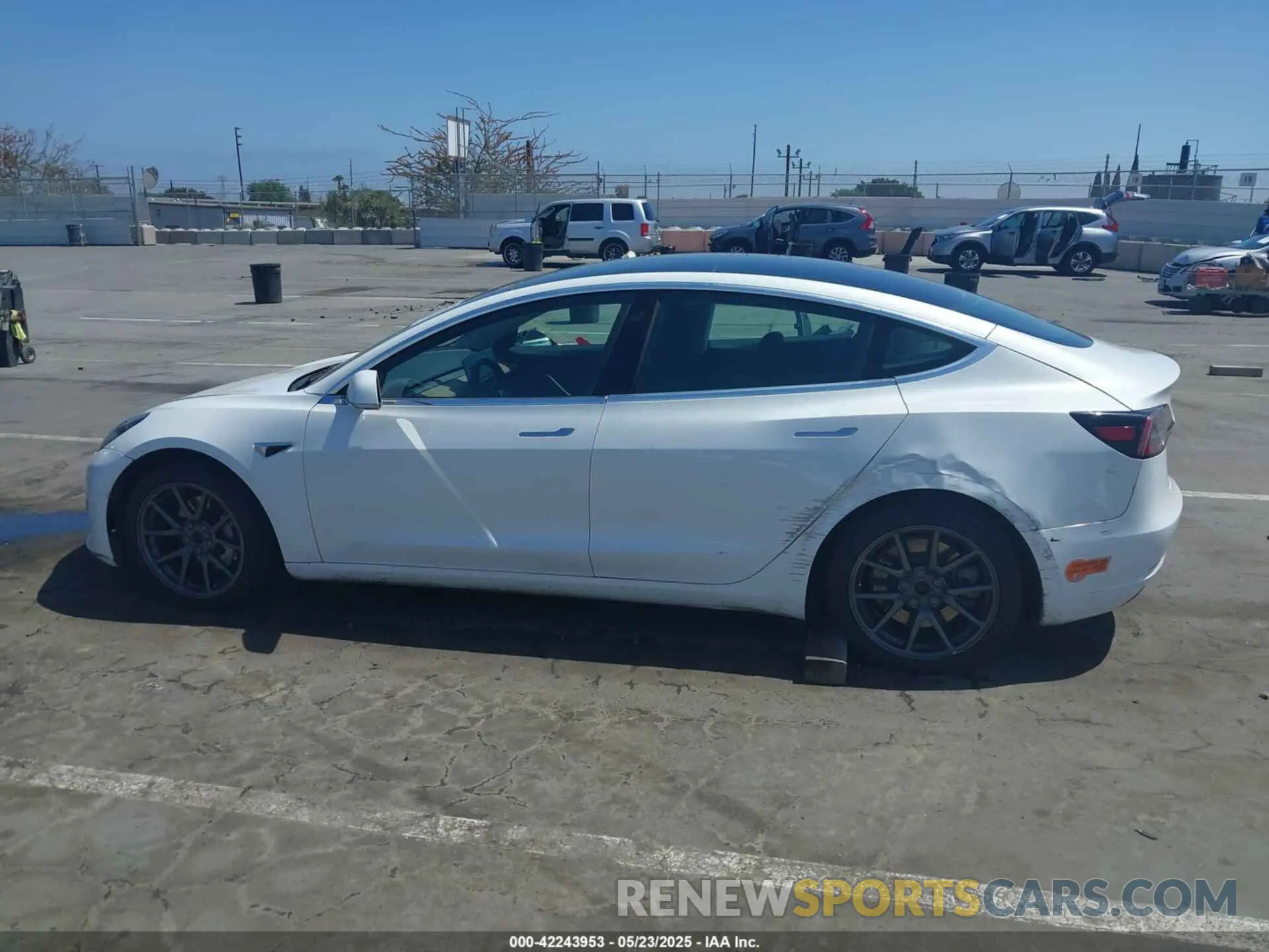 14 fotografías del automóvil dañado 5YJ3E1EB4LF665794 TESLA MODEL 3 2020