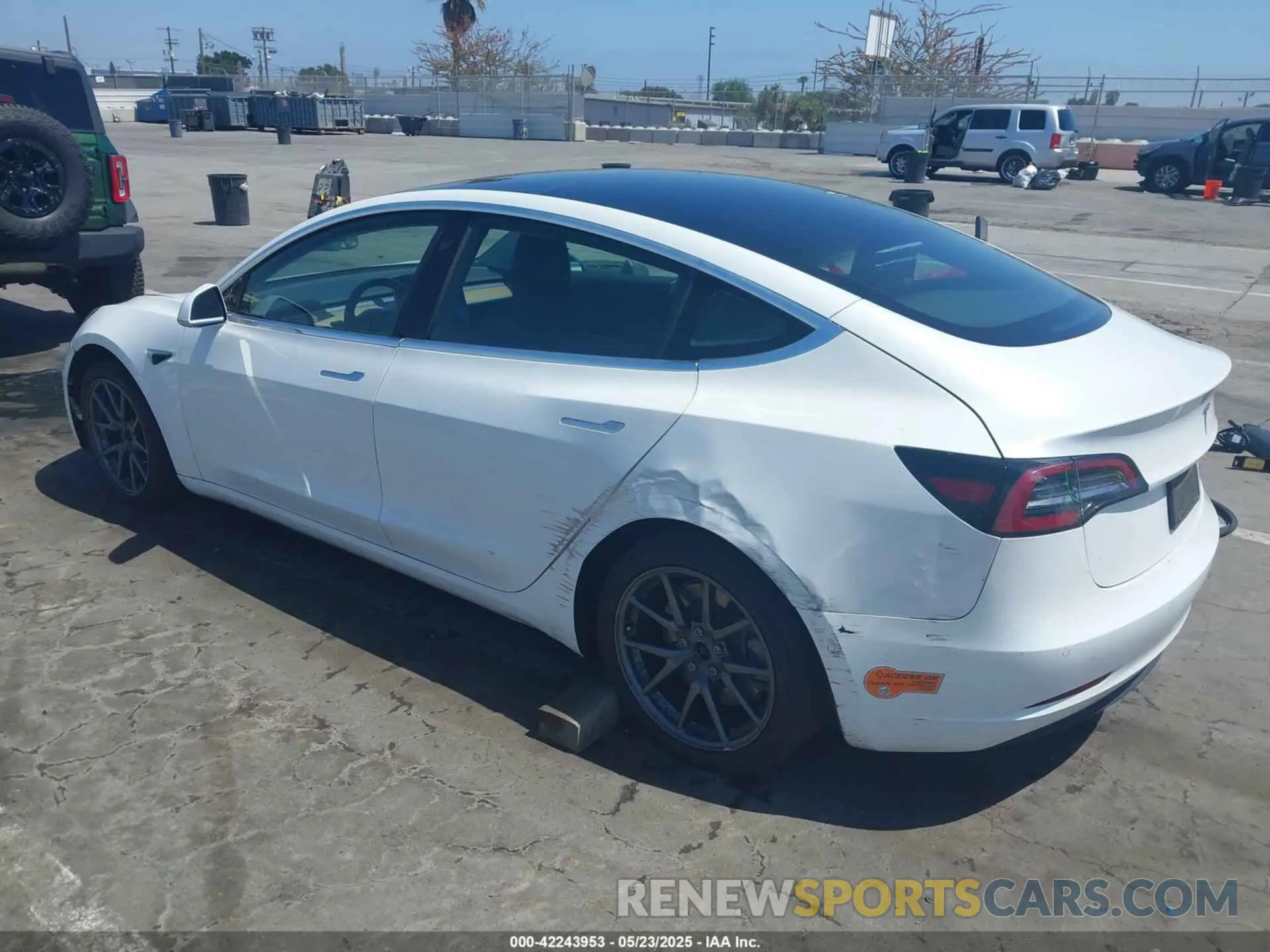 3 fotografías del automóvil dañado 5YJ3E1EB4LF665794 TESLA MODEL 3 2020