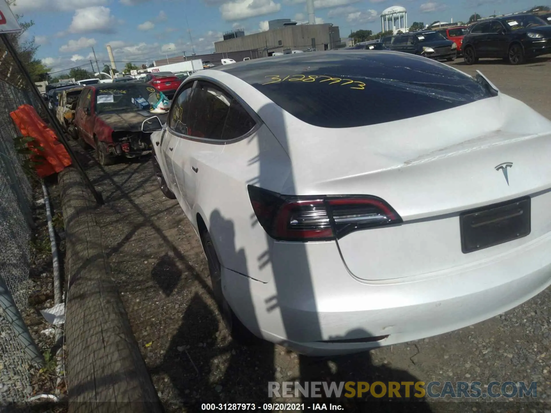 3 fotografías del automóvil dañado 5YJ3E1EB4LF735228 TESLA MODEL 3 2020