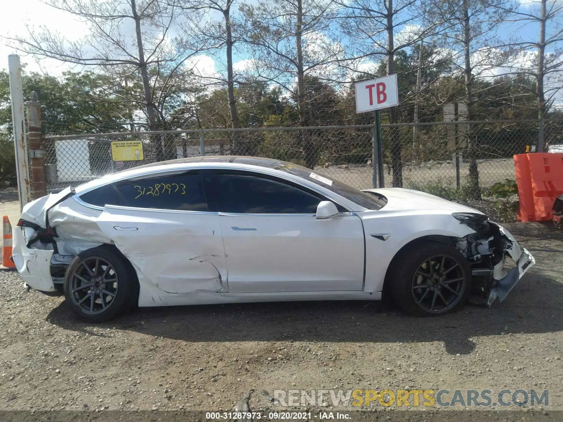 6 fotografías del automóvil dañado 5YJ3E1EB4LF735228 TESLA MODEL 3 2020