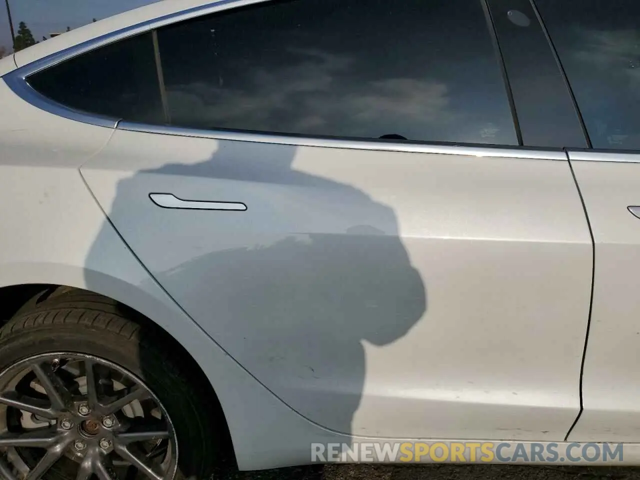 10 fotografías del automóvil dañado 5YJ3E1EB7LF735448 TESLA MODEL 3 2020