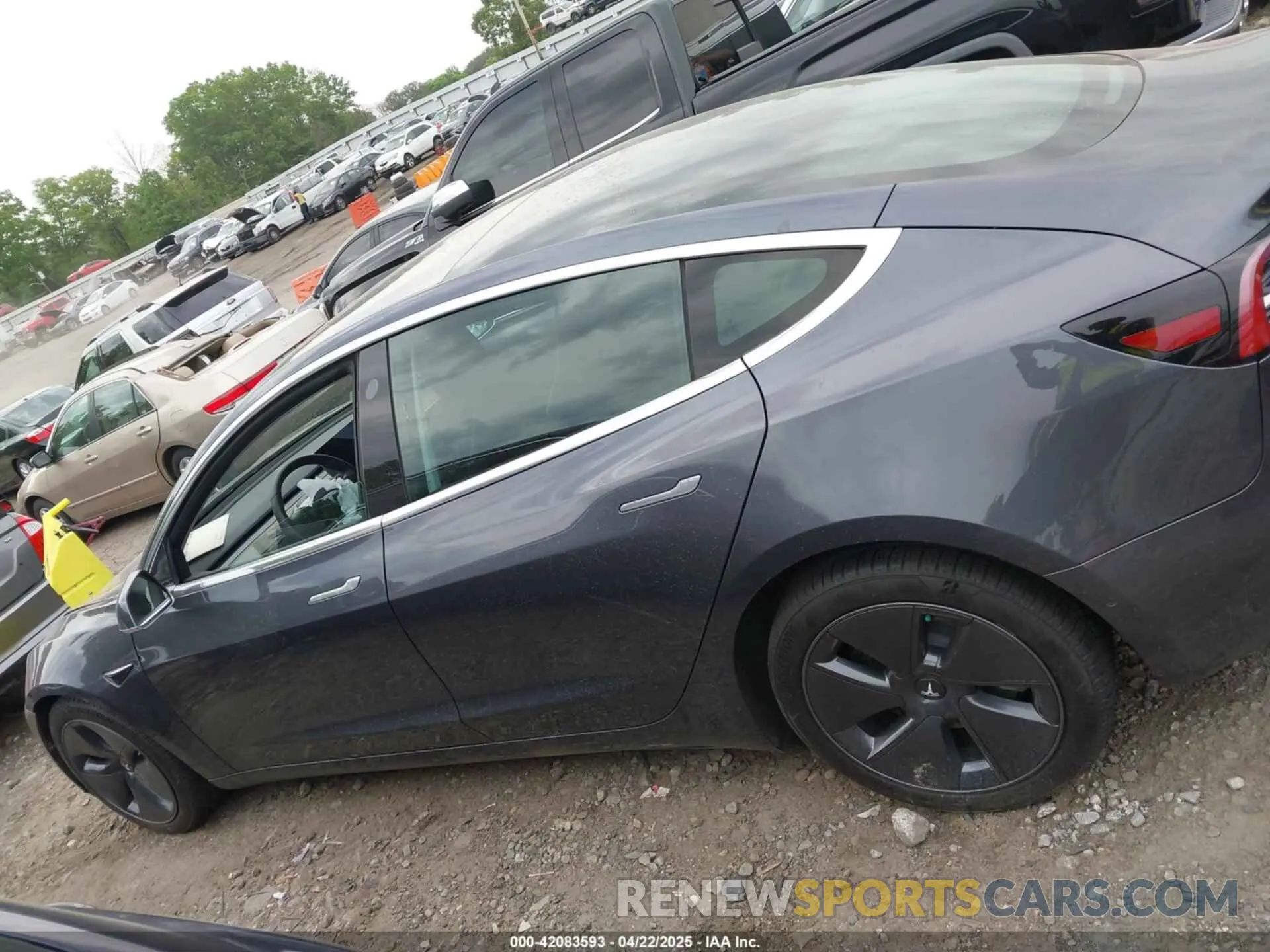 13 fotografías del automóvil dañado 5YJ3E1EB9LF589201 TESLA MODEL 3 2020