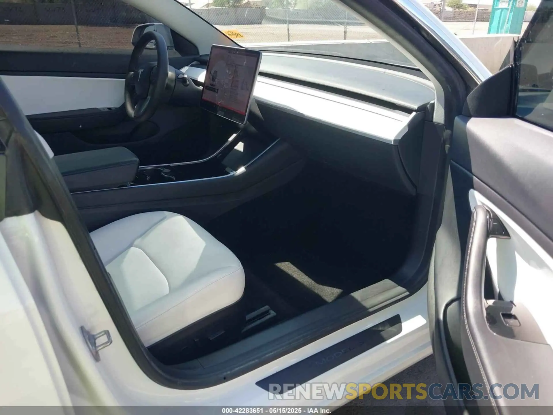 5 fotografías del automóvil dañado 5YJ3E1EC1LF719240 TESLA MODEL 3 2020