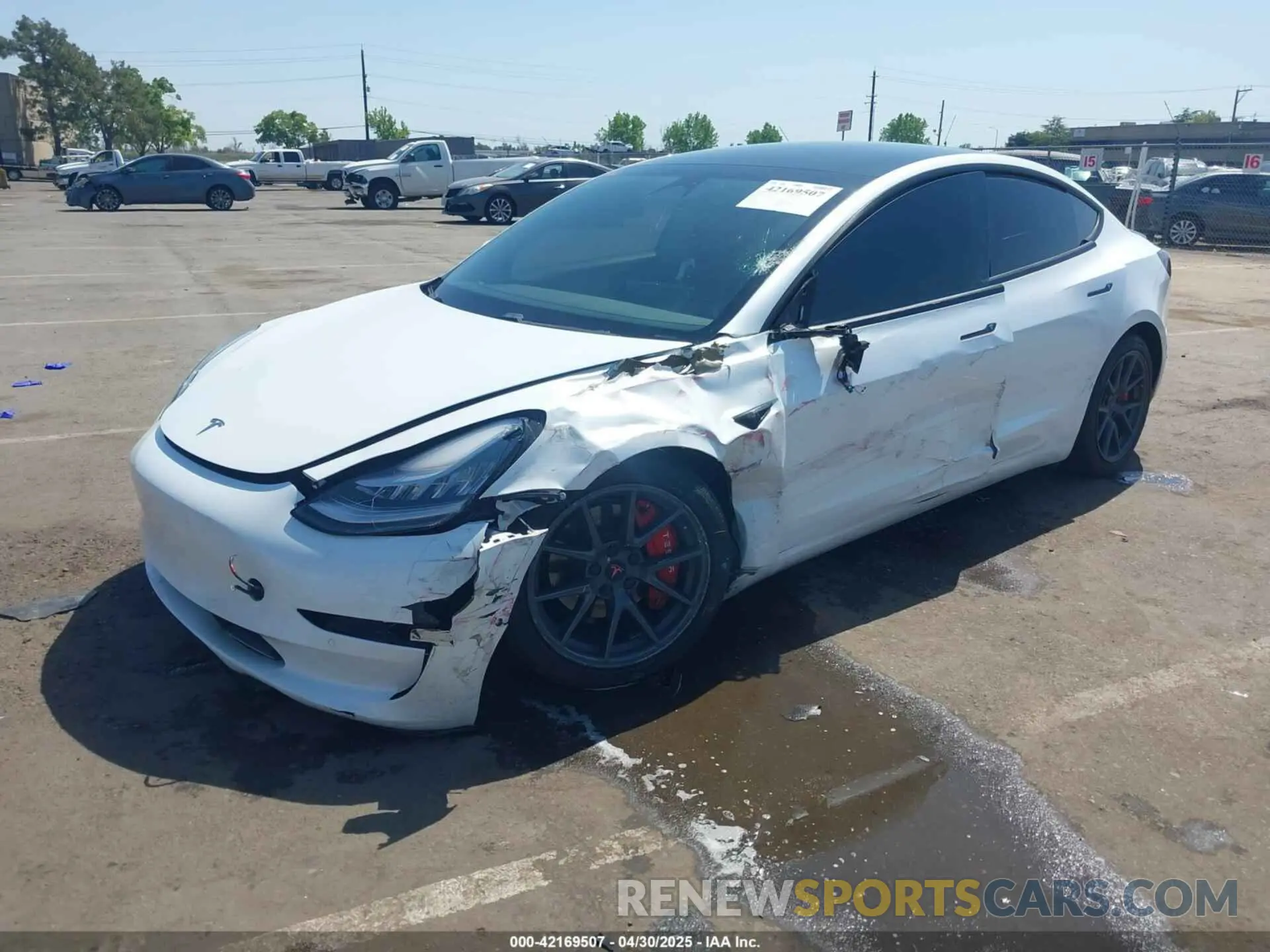2 fotografías del automóvil dañado 5YJ3E1EC2LF601990 TESLA MODEL 3 2020