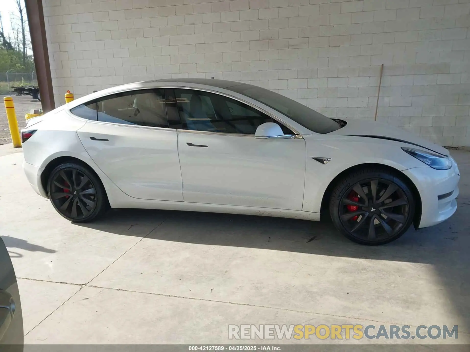 13 fotografías del automóvil dañado 5YJ3E1EC2LF624900 TESLA MODEL 3 2020