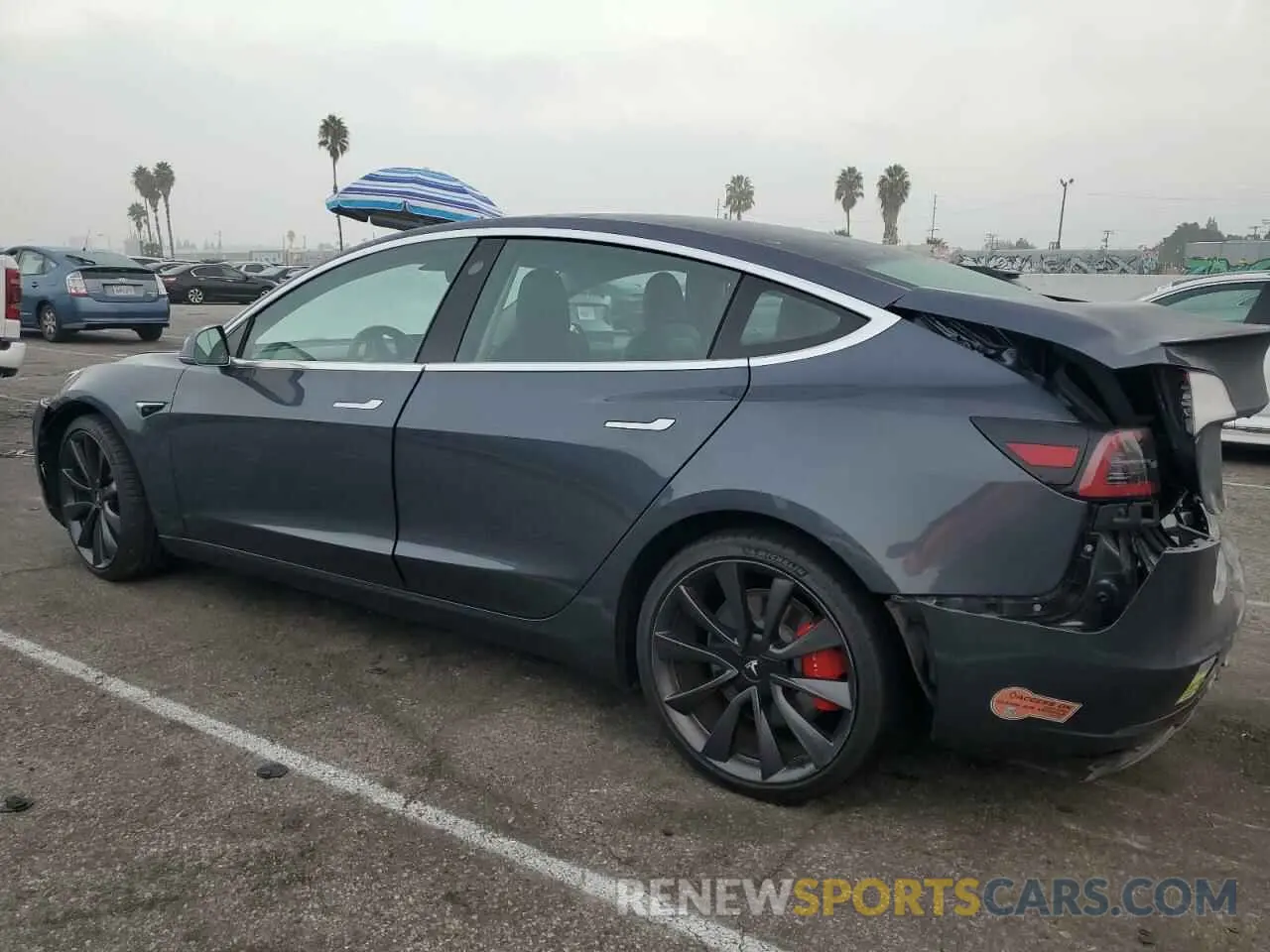 2 fotografías del automóvil dañado 5YJ3E1EC4LF646946 TESLA MODEL 3 2020