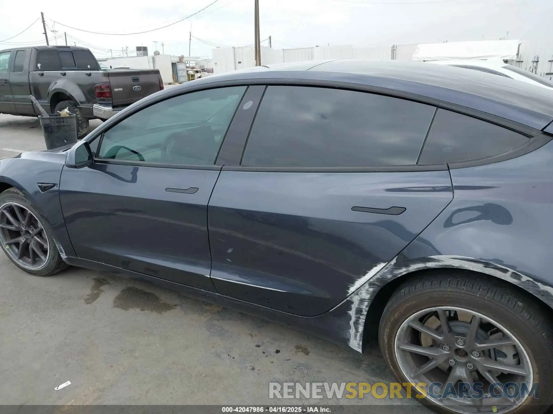 13 fotografías del automóvil dañado 5YJ3E1EA1MF068787 TESLA MODEL 3 2021