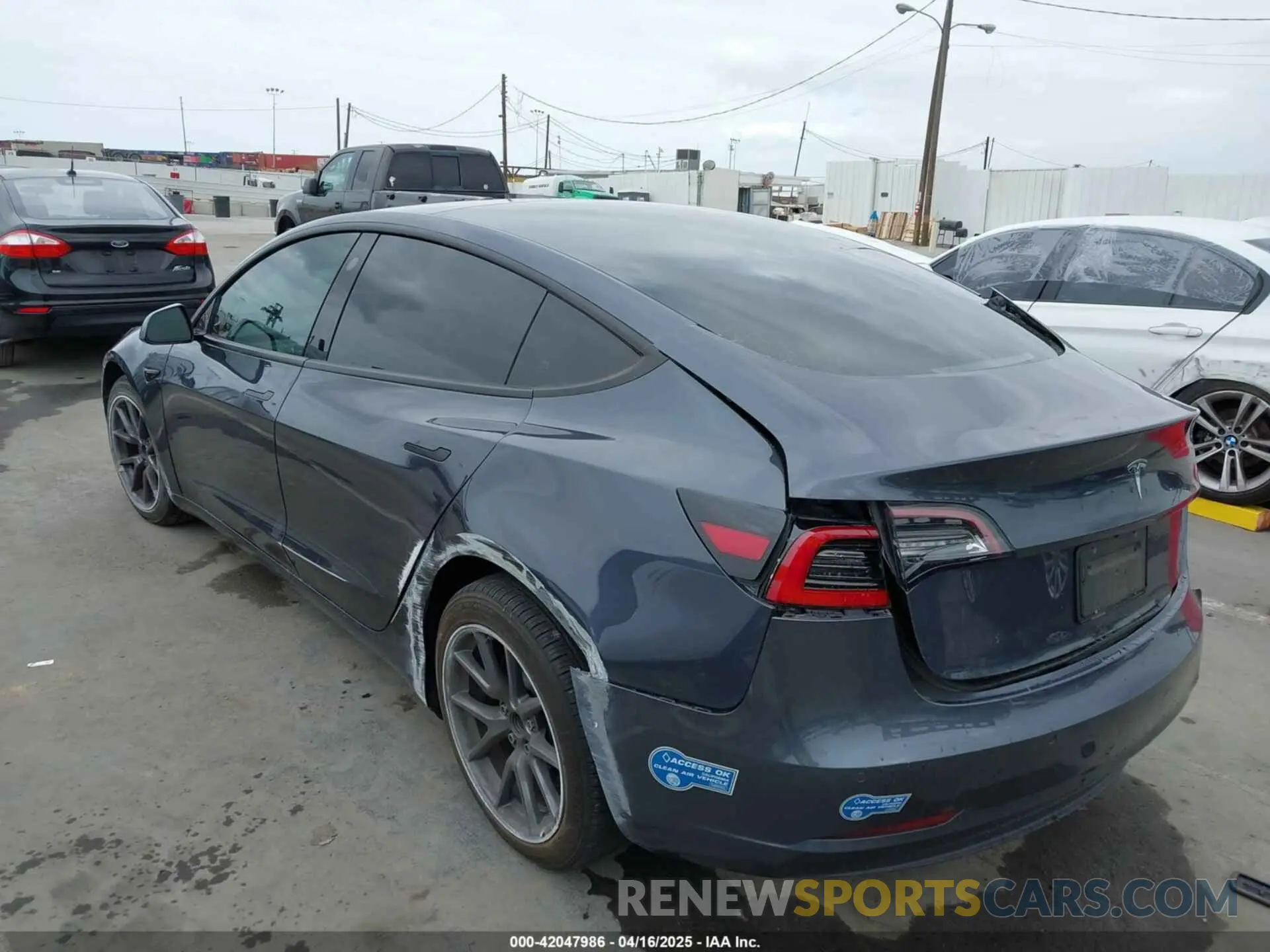 3 fotografías del automóvil dañado 5YJ3E1EA1MF068787 TESLA MODEL 3 2021