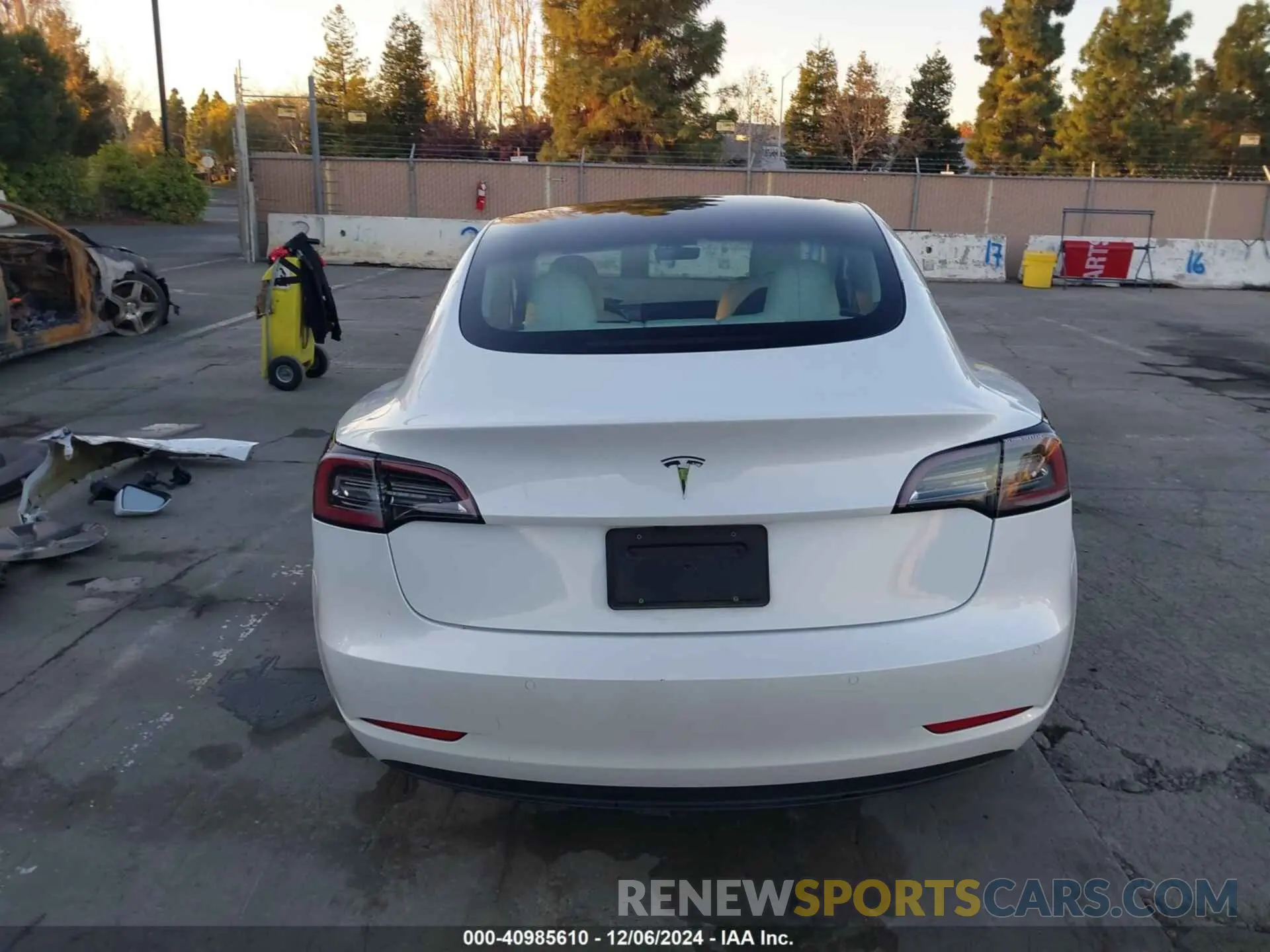 17 fotografías del automóvil dañado 5YJ3E1EA1MF093771 TESLA MODEL 3 2021