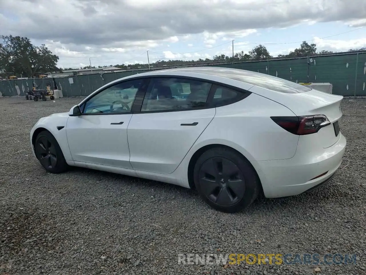 2 fotografías del automóvil dañado 5YJ3E1EA1MF921205 TESLA MODEL 3 2021
