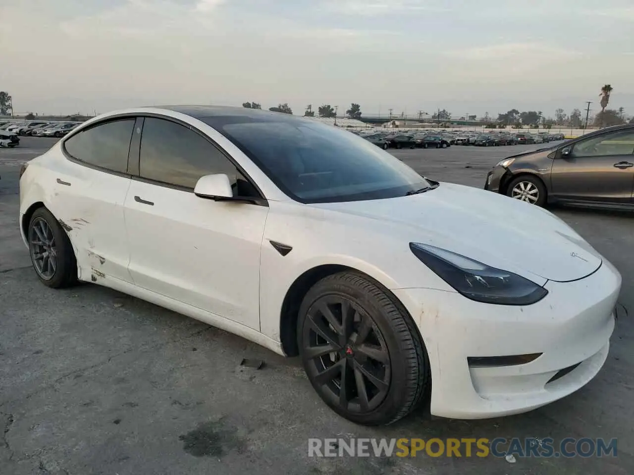 4 fotografías del automóvil dañado 5YJ3E1EA2MF940376 TESLA MODEL 3 2021