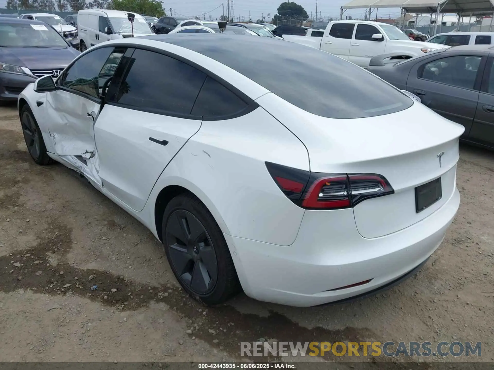 3 fotografías del automóvil dañado 5YJ3E1EA3MF072520 TESLA MODEL 3 2021