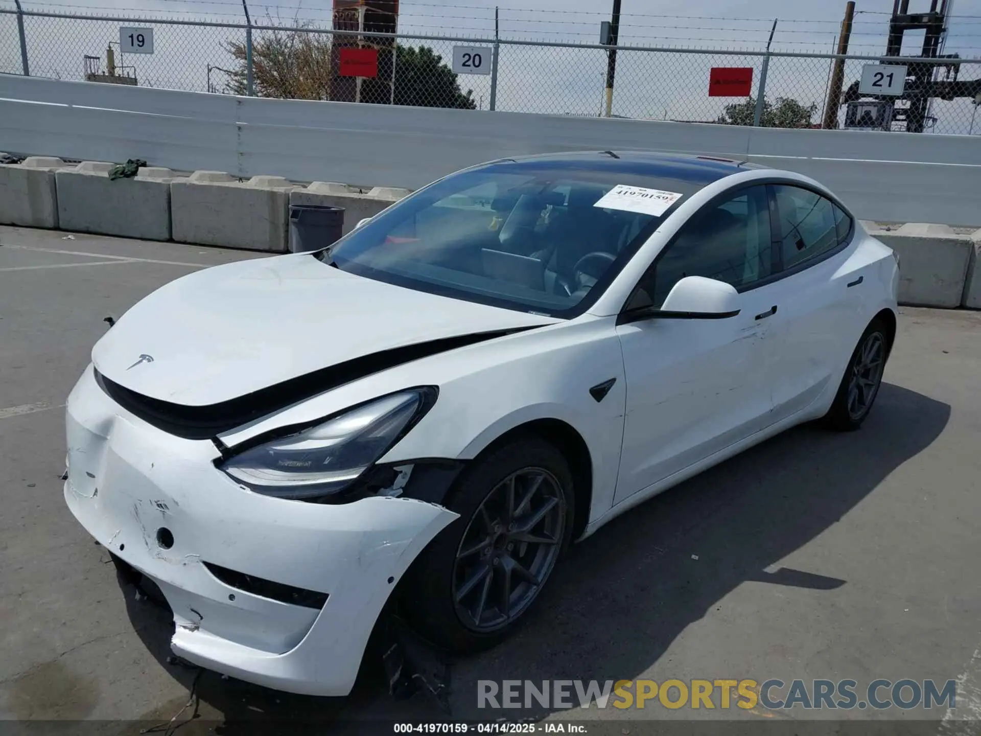 2 fotografías del automóvil dañado 5YJ3E1EA3MF074669 TESLA MODEL 3 2021