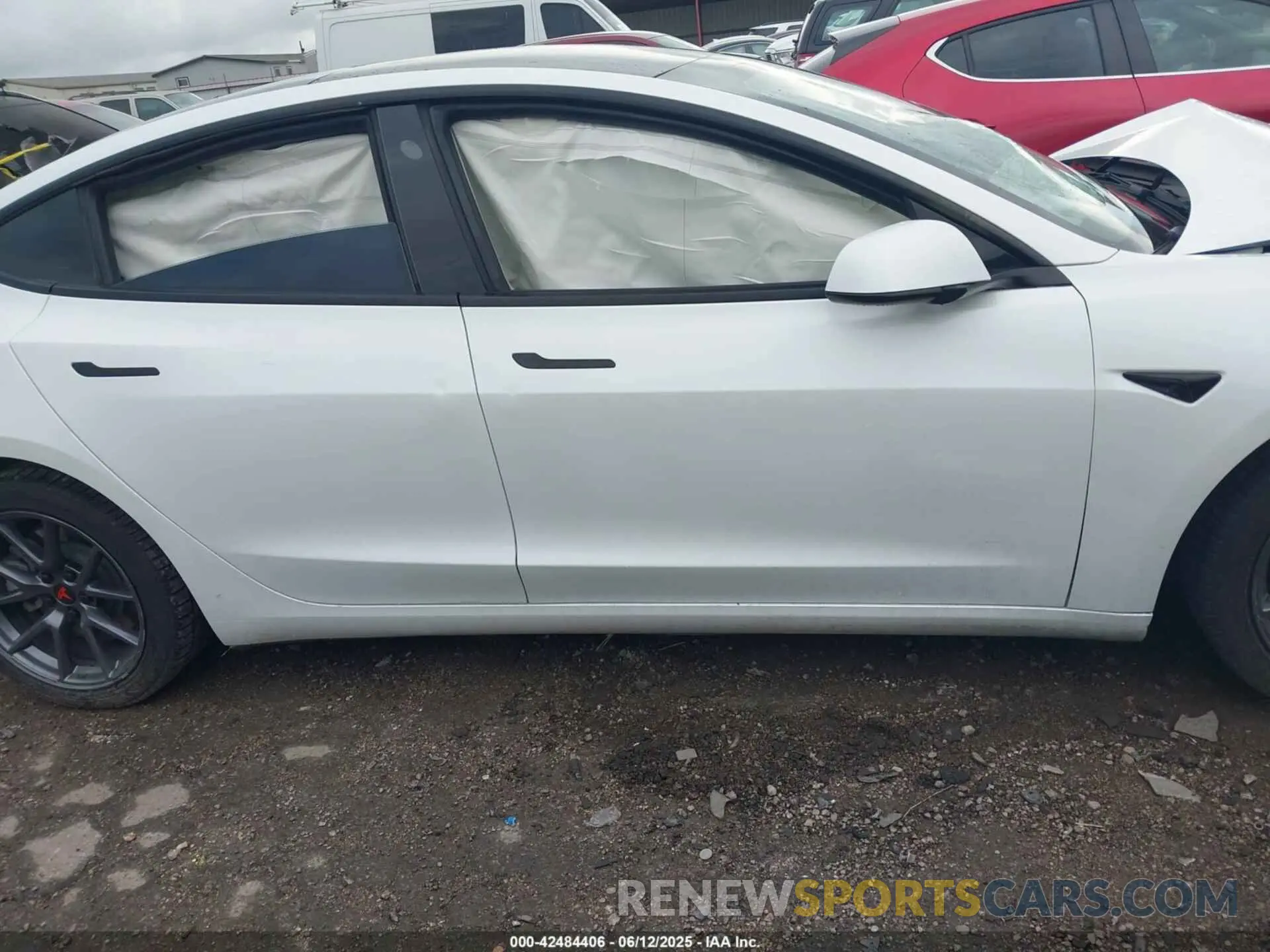 13 fotografías del automóvil dañado 5YJ3E1EA3MF090368 TESLA MODEL 3 2021