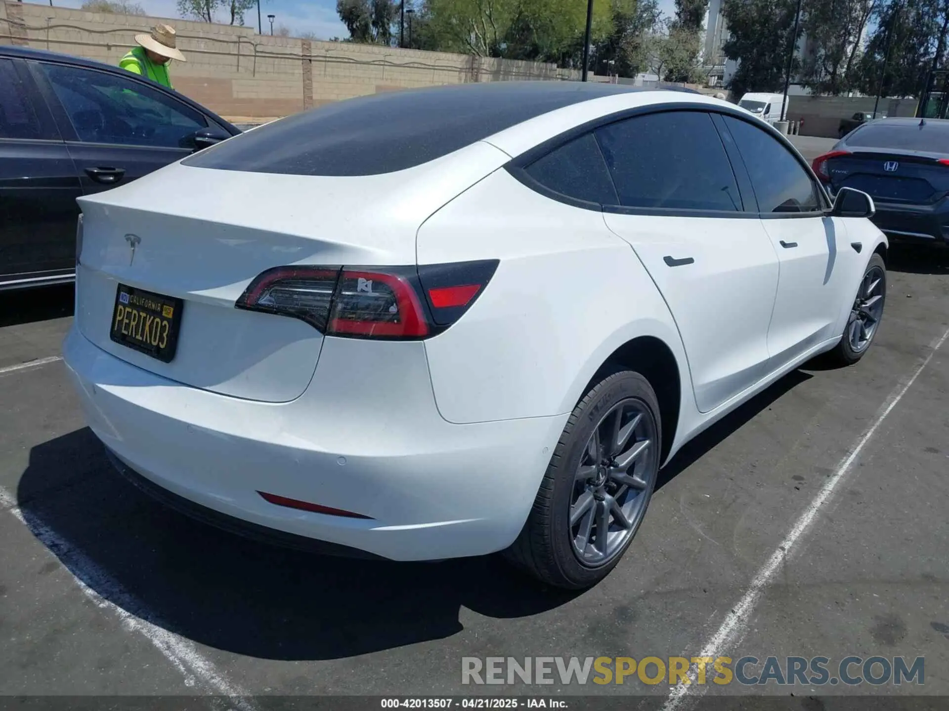 4 fotografías del automóvil dañado 5YJ3E1EA5MF097354 TESLA MODEL 3 2021