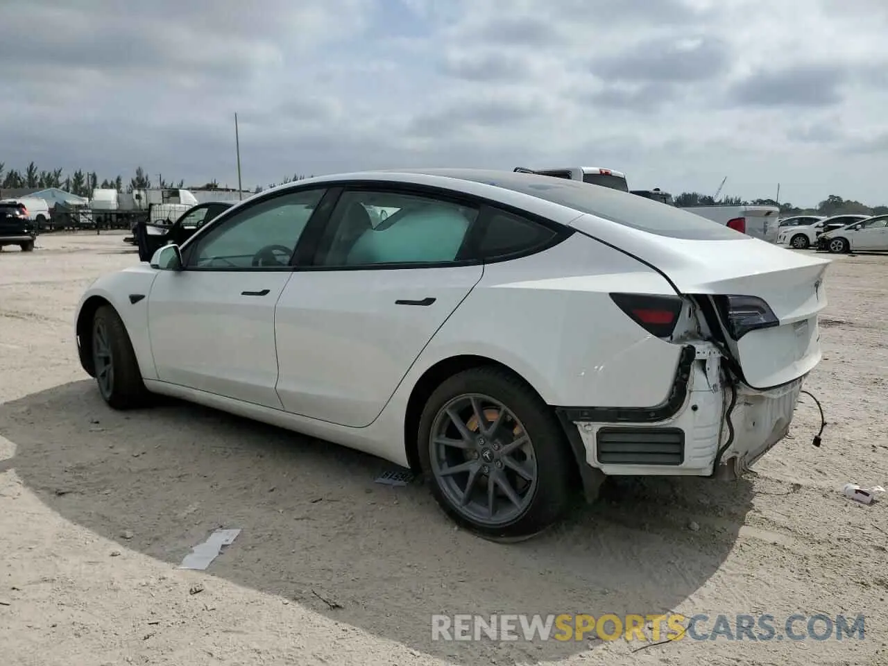 2 fotografías del automóvil dañado 5YJ3E1EA7MF084900 TESLA MODEL 3 2021