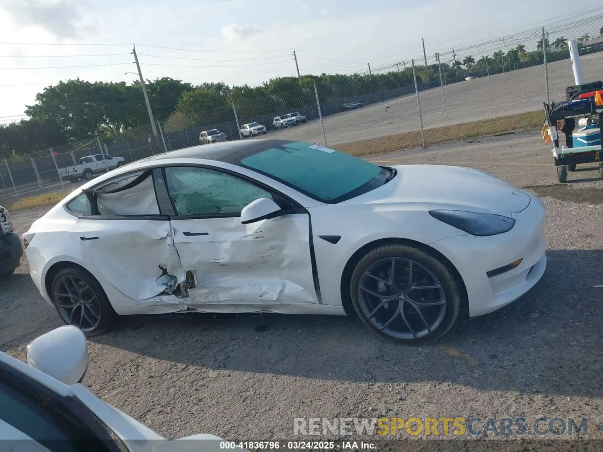 13 fotografías del automóvil dañado 5YJ3E1EAXMF908601 TESLA MODEL 3 2021