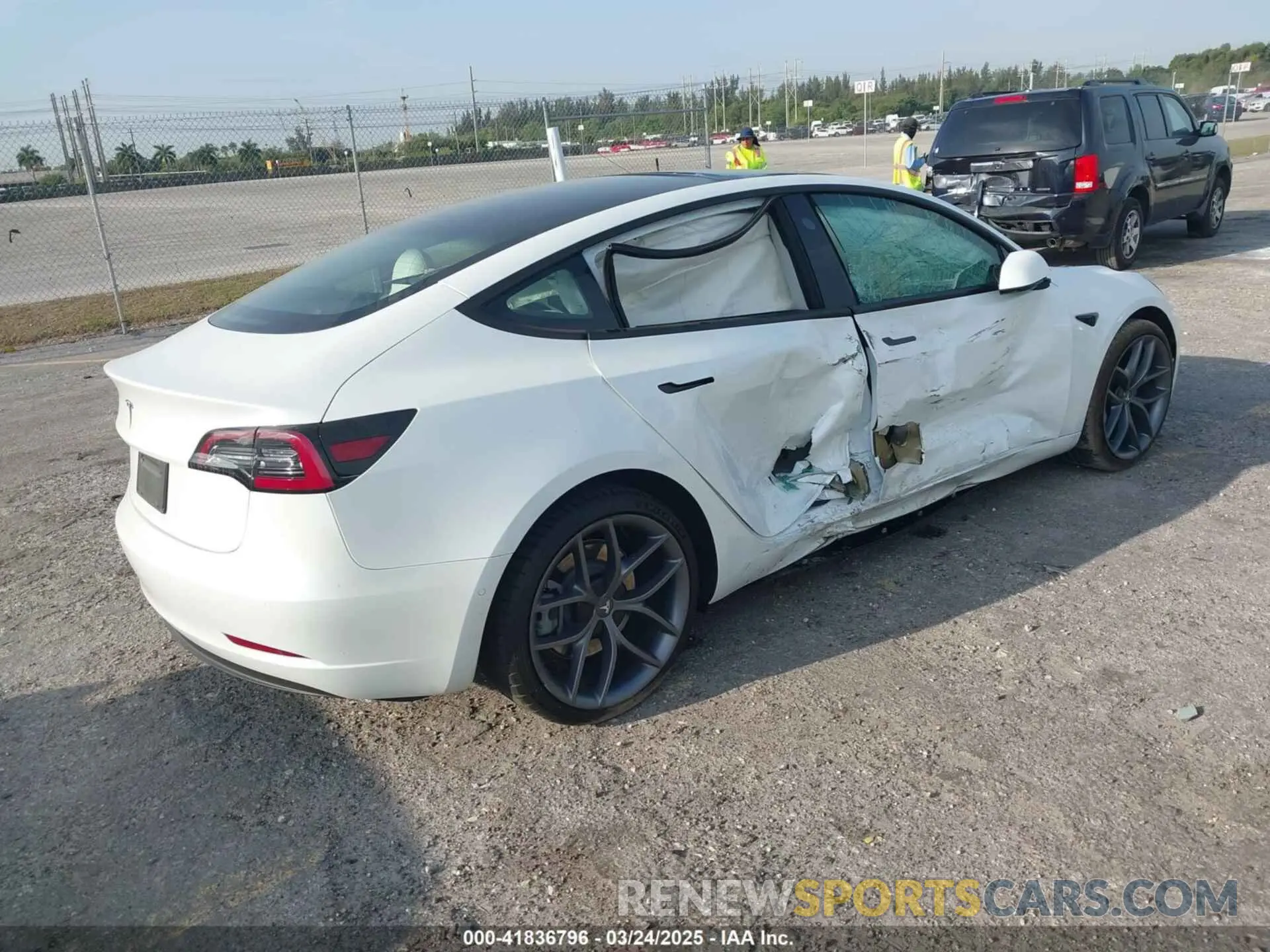 4 fotografías del automóvil dañado 5YJ3E1EAXMF908601 TESLA MODEL 3 2021