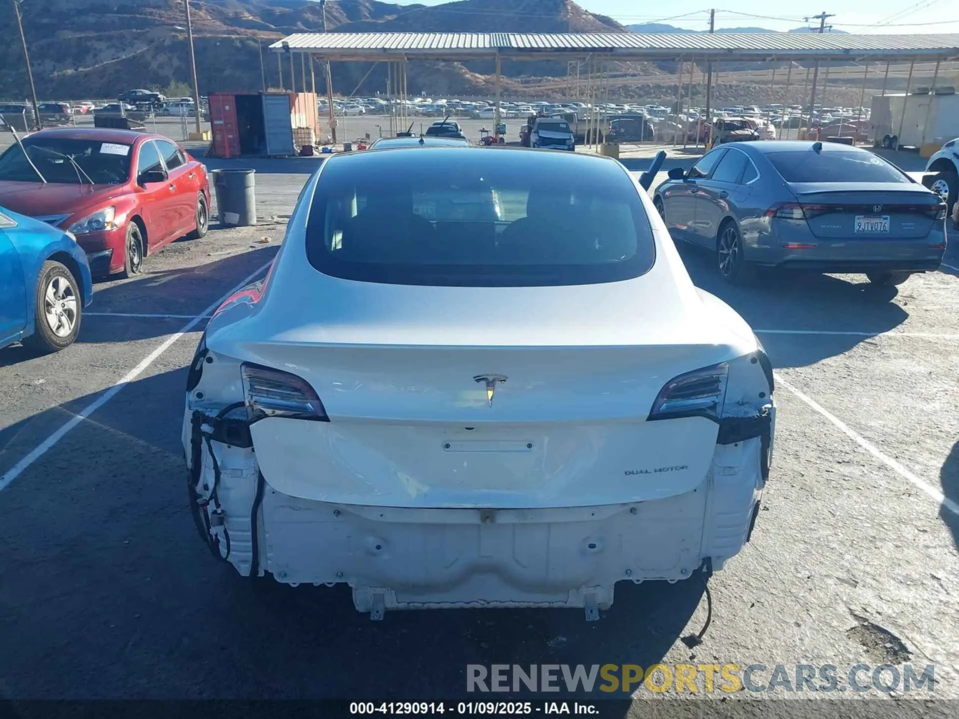 17 fotografías del automóvil dañado 5YJ3E1EB0MF010078 TESLA MODEL 3 2021