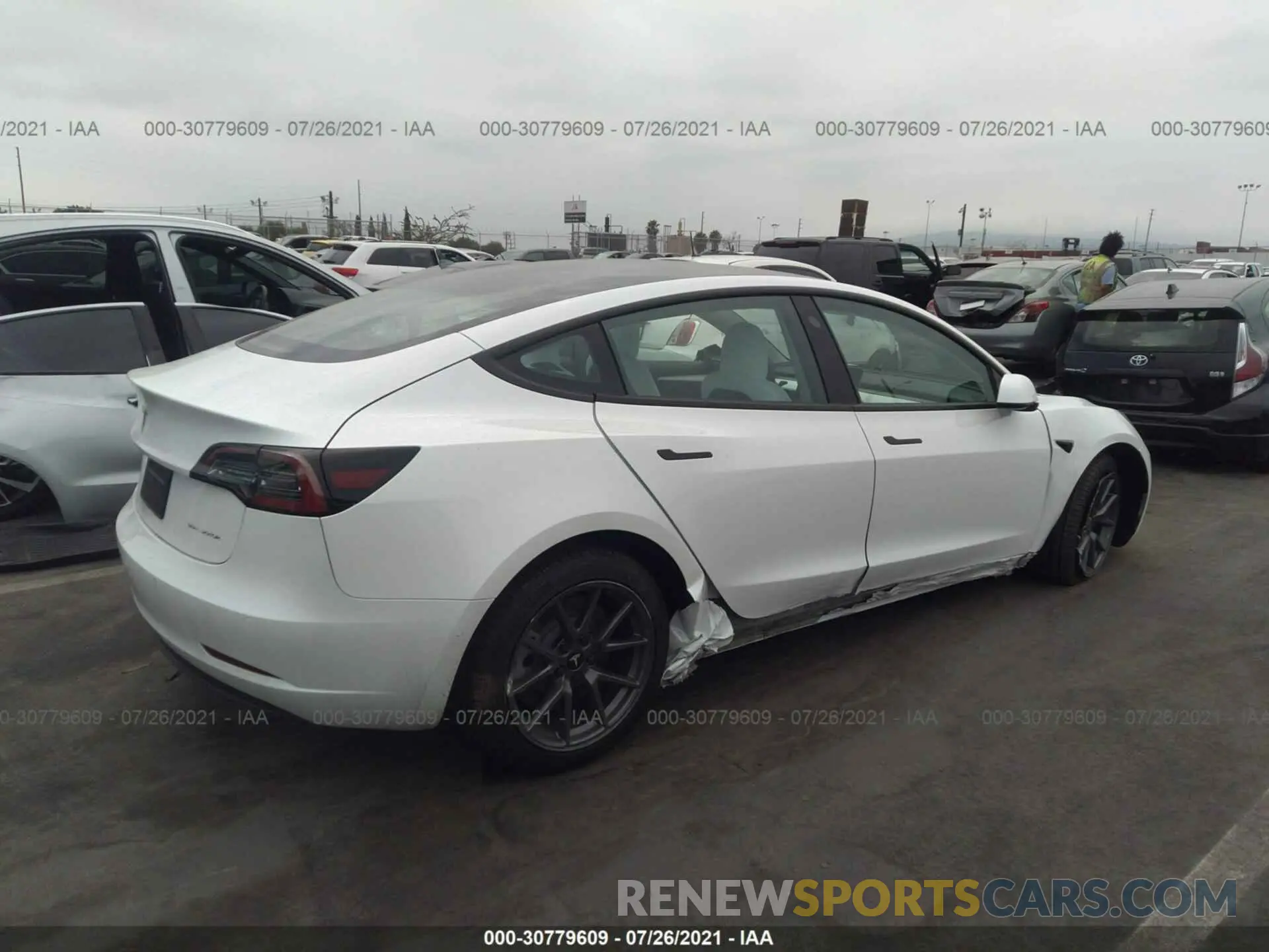 4 fotografías del automóvil dañado 5YJ3E1EB1MF001017 TESLA MODEL 3 2021