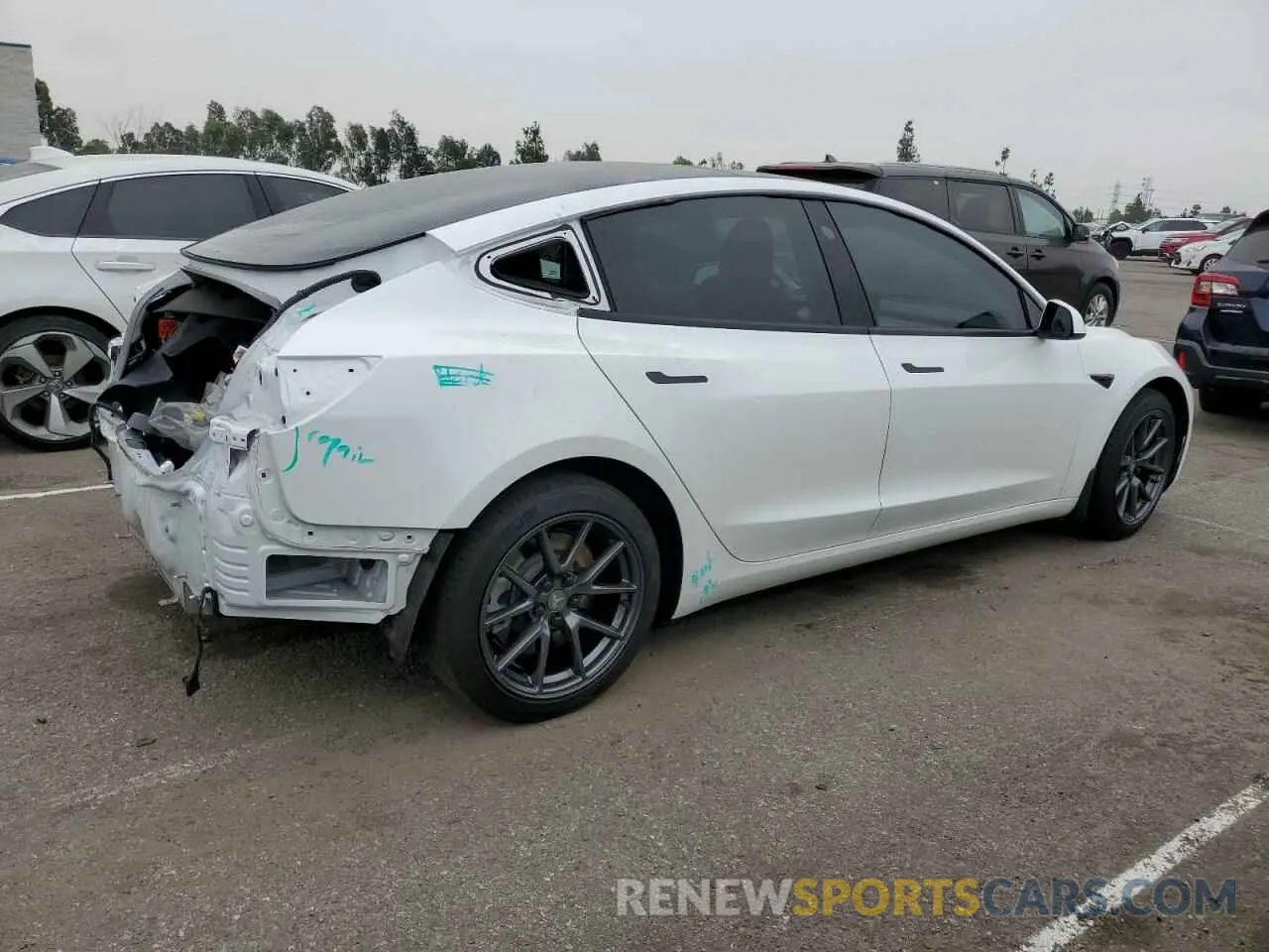 3 fotografías del automóvil dañado 5YJ3E1EB1MF928471 TESLA MODEL 3 2021