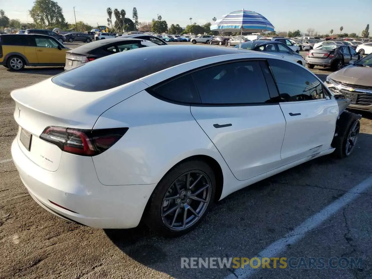 3 fotografías del automóvil dañado 5YJ3E1EB1MF938899 TESLA MODEL 3 2021
