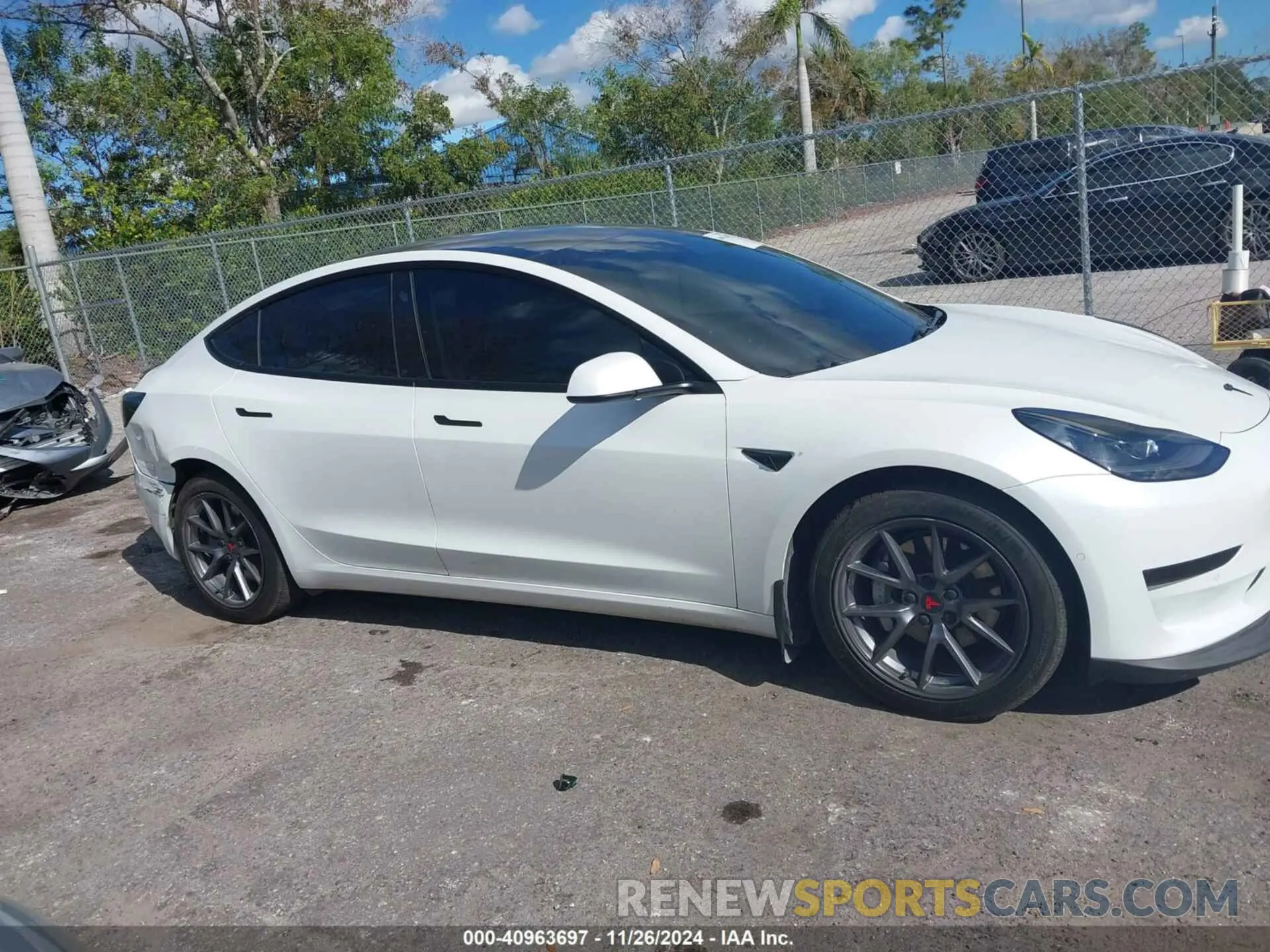 13 fotografías del automóvil dañado 5YJ3E1EB1MF978982 TESLA MODEL 3 2021
