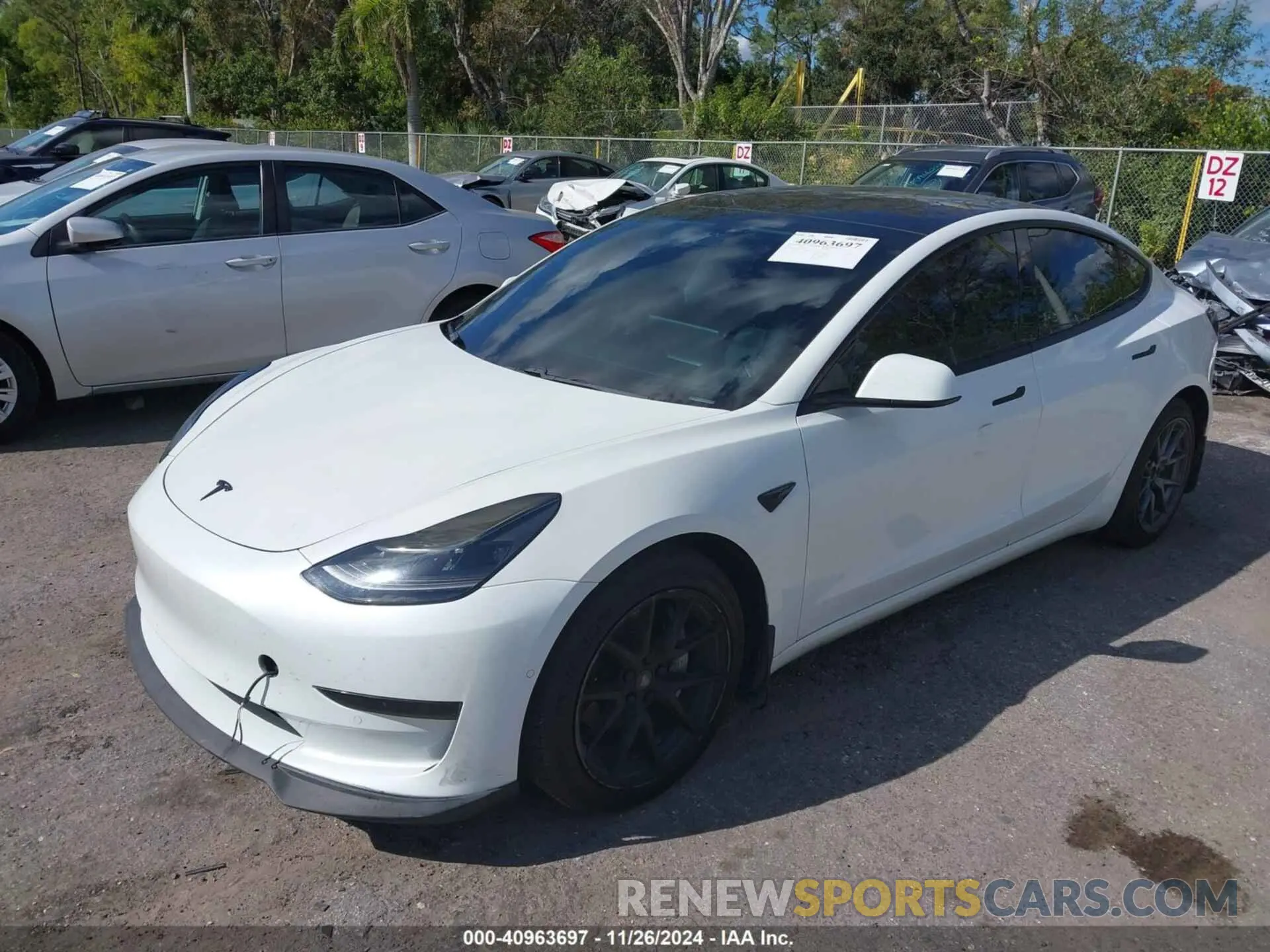 2 fotografías del automóvil dañado 5YJ3E1EB1MF978982 TESLA MODEL 3 2021