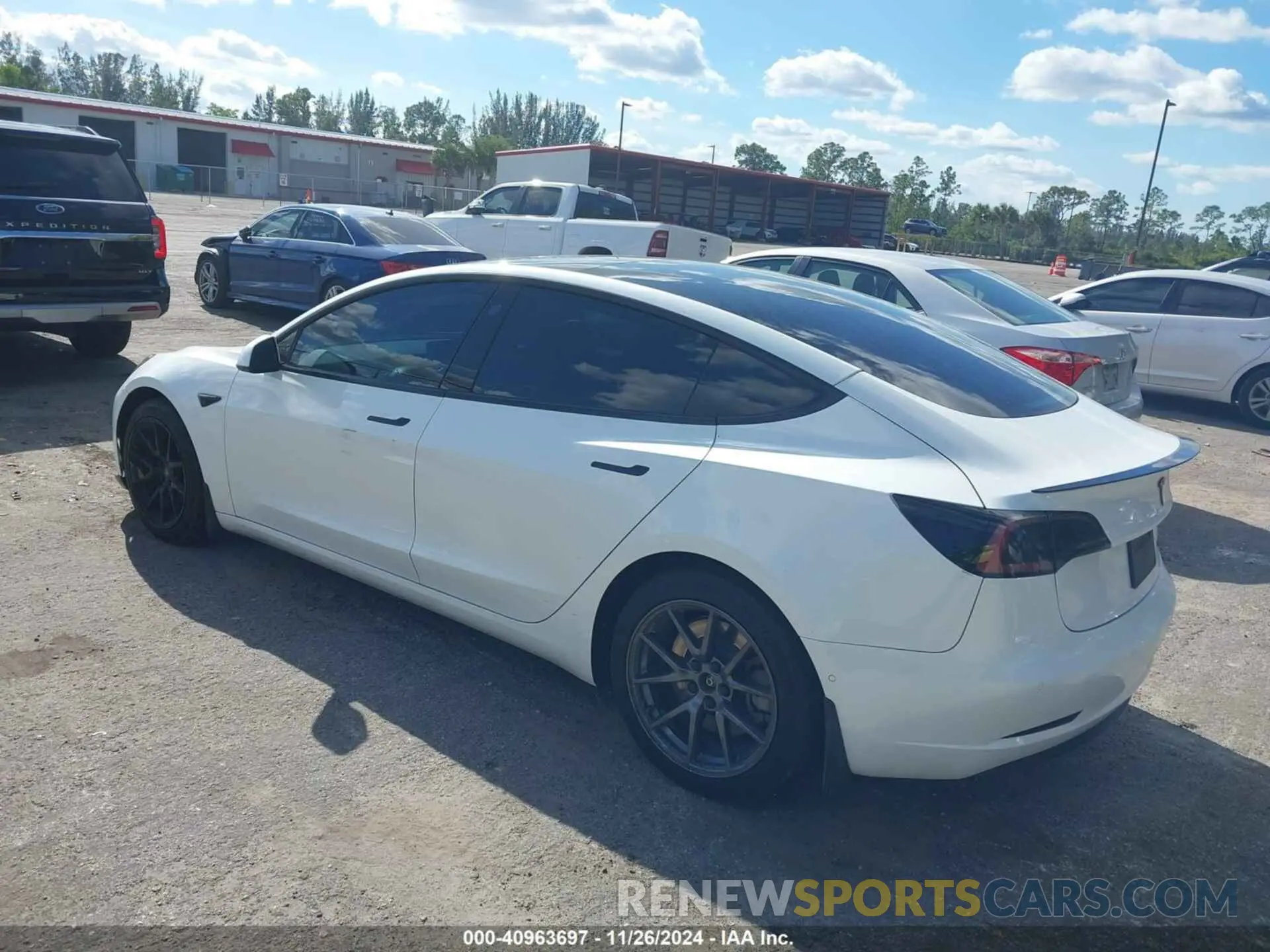 3 fotografías del automóvil dañado 5YJ3E1EB1MF978982 TESLA MODEL 3 2021