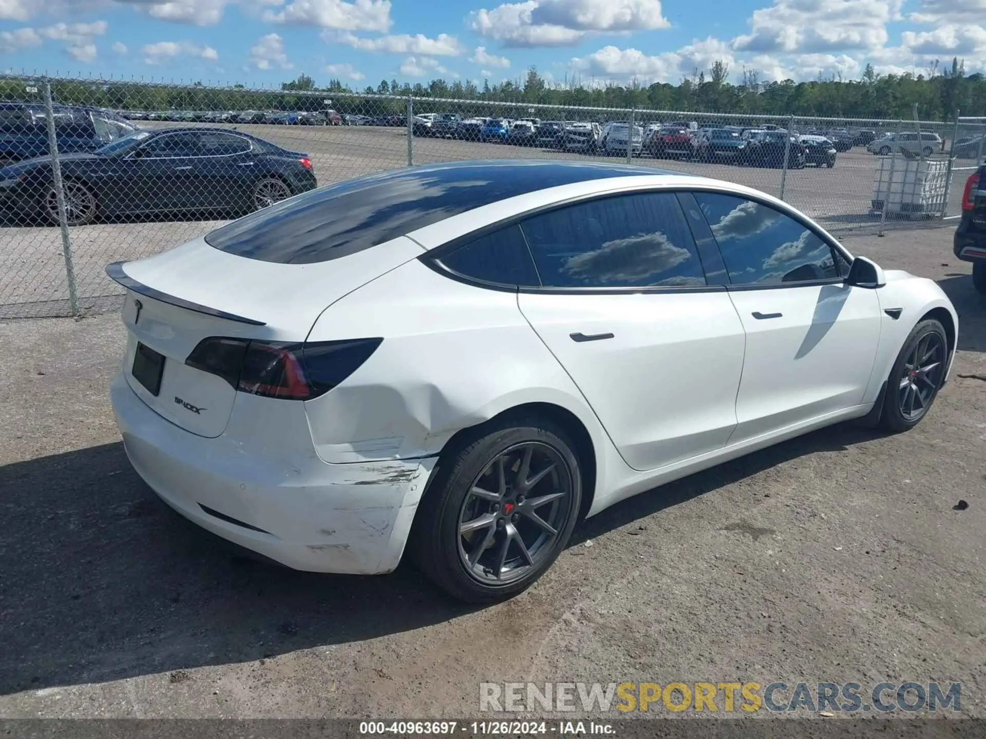 4 fotografías del automóvil dañado 5YJ3E1EB1MF978982 TESLA MODEL 3 2021