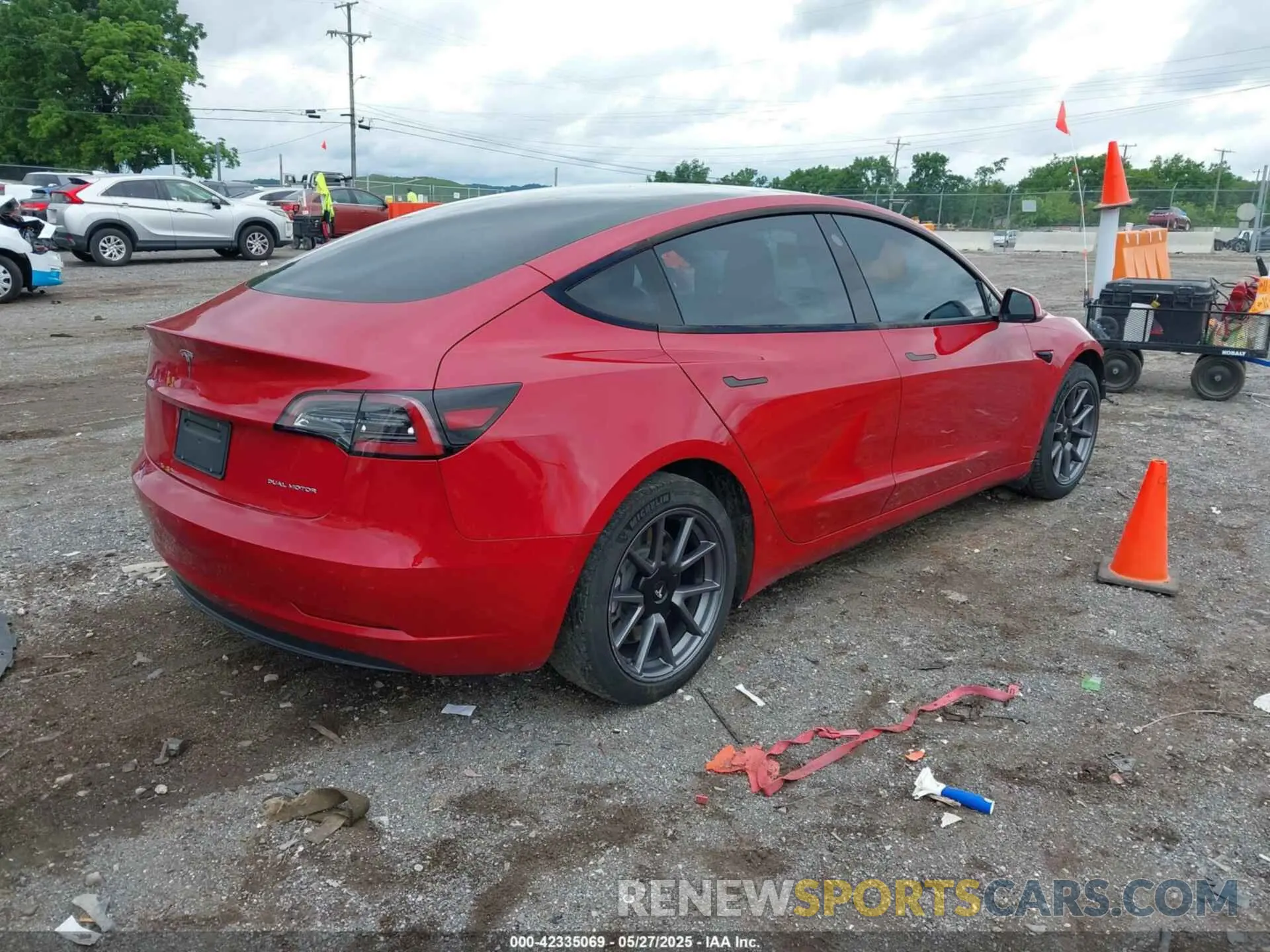 4 fotografías del automóvil dañado 5YJ3E1EB2MF061663 TESLA MODEL 3 2021