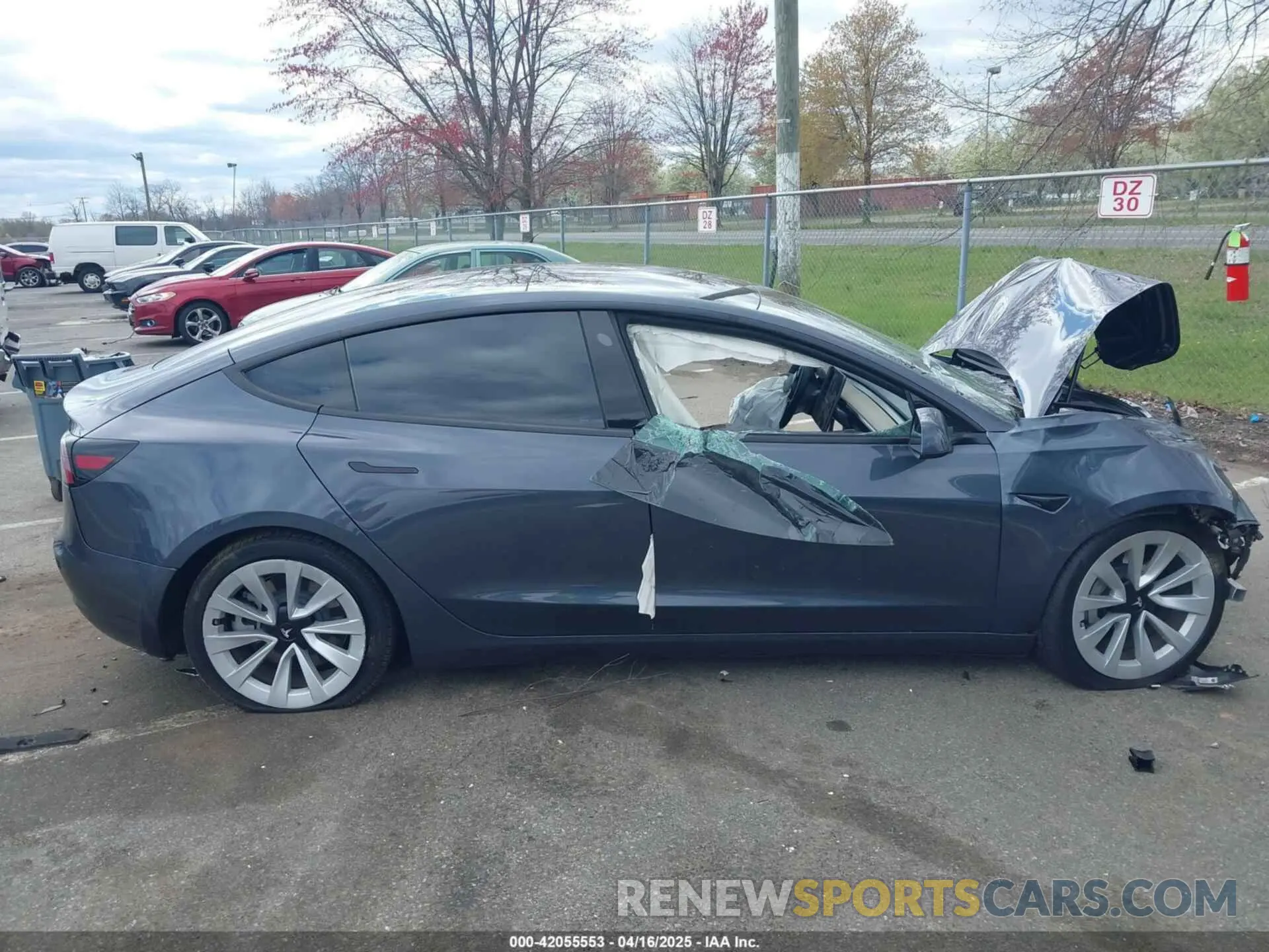 13 fotografías del automóvil dañado 5YJ3E1EBXMF975045 TESLA MODEL 3 2021