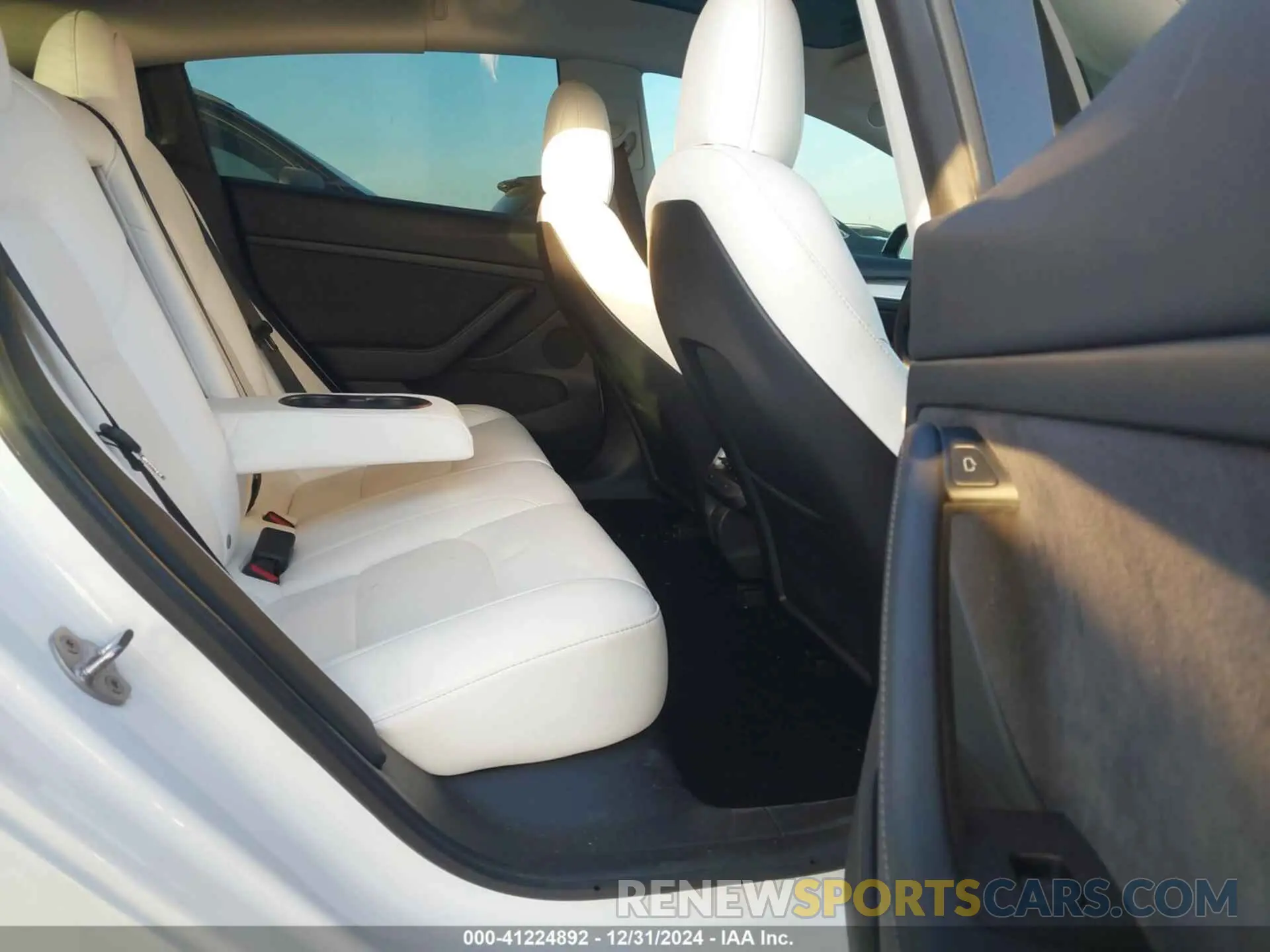 8 fotografías del automóvil dañado 5YJ3E1EC3MF000881 TESLA MODEL 3 2021
