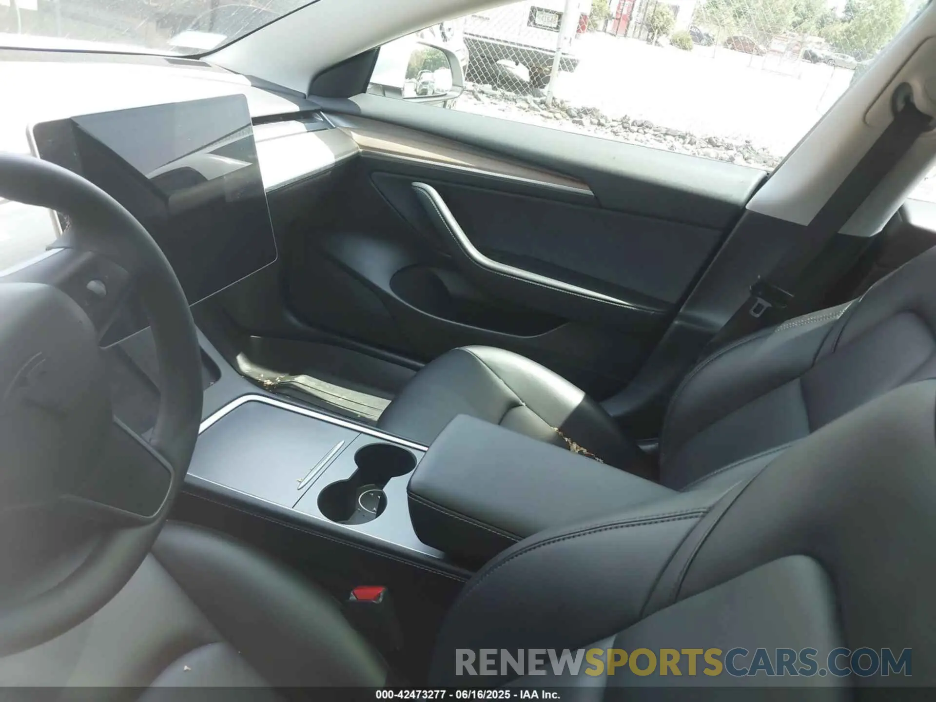17 fotografías del automóvil dañado 5YJ3E1EC4MF044601 TESLA MODEL 3 2021