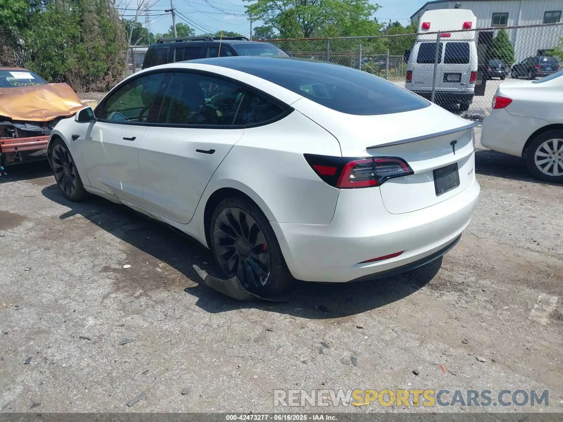 3 fotografías del automóvil dañado 5YJ3E1EC4MF044601 TESLA MODEL 3 2021