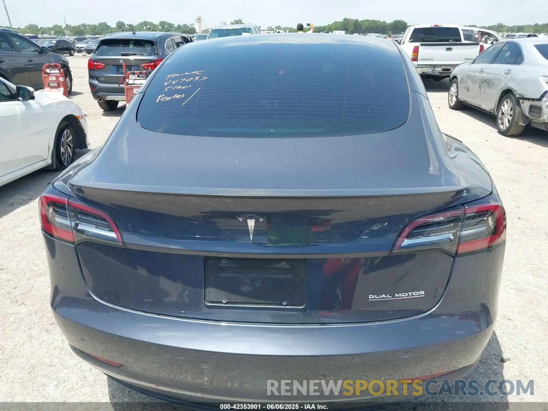 16 fotografías del automóvil dañado 5YJ3E1EC4MF044808 TESLA MODEL 3 2021