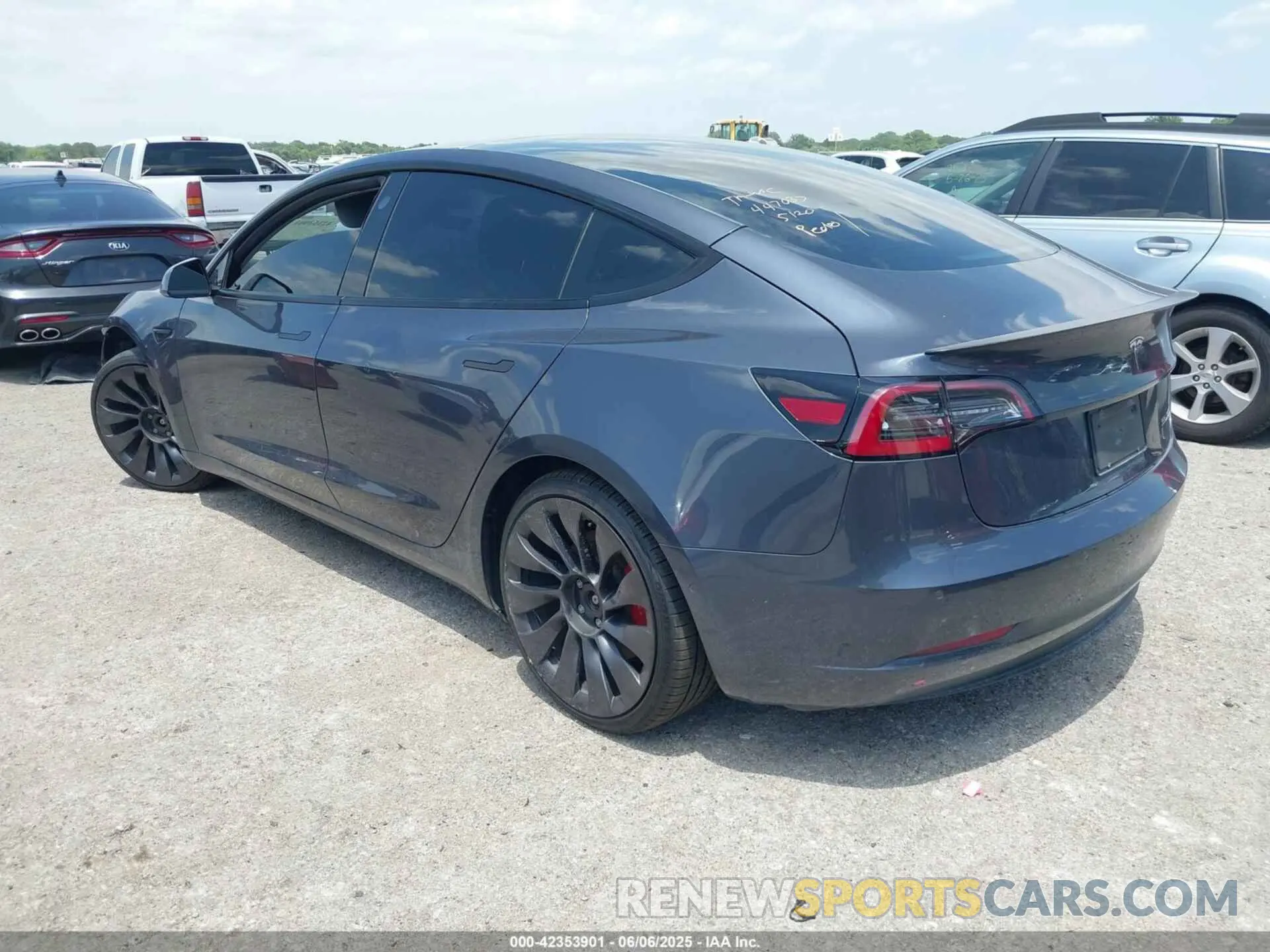 3 fotografías del automóvil dañado 5YJ3E1EC4MF044808 TESLA MODEL 3 2021