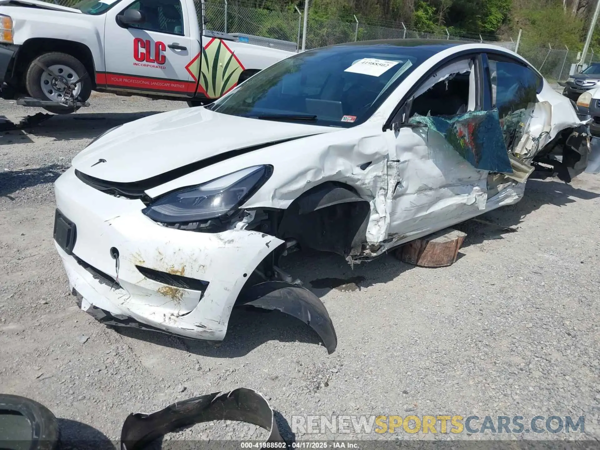 2 fotografías del automóvil dañado 5YJ3E1ECXMF083757 TESLA MODEL 3 2021