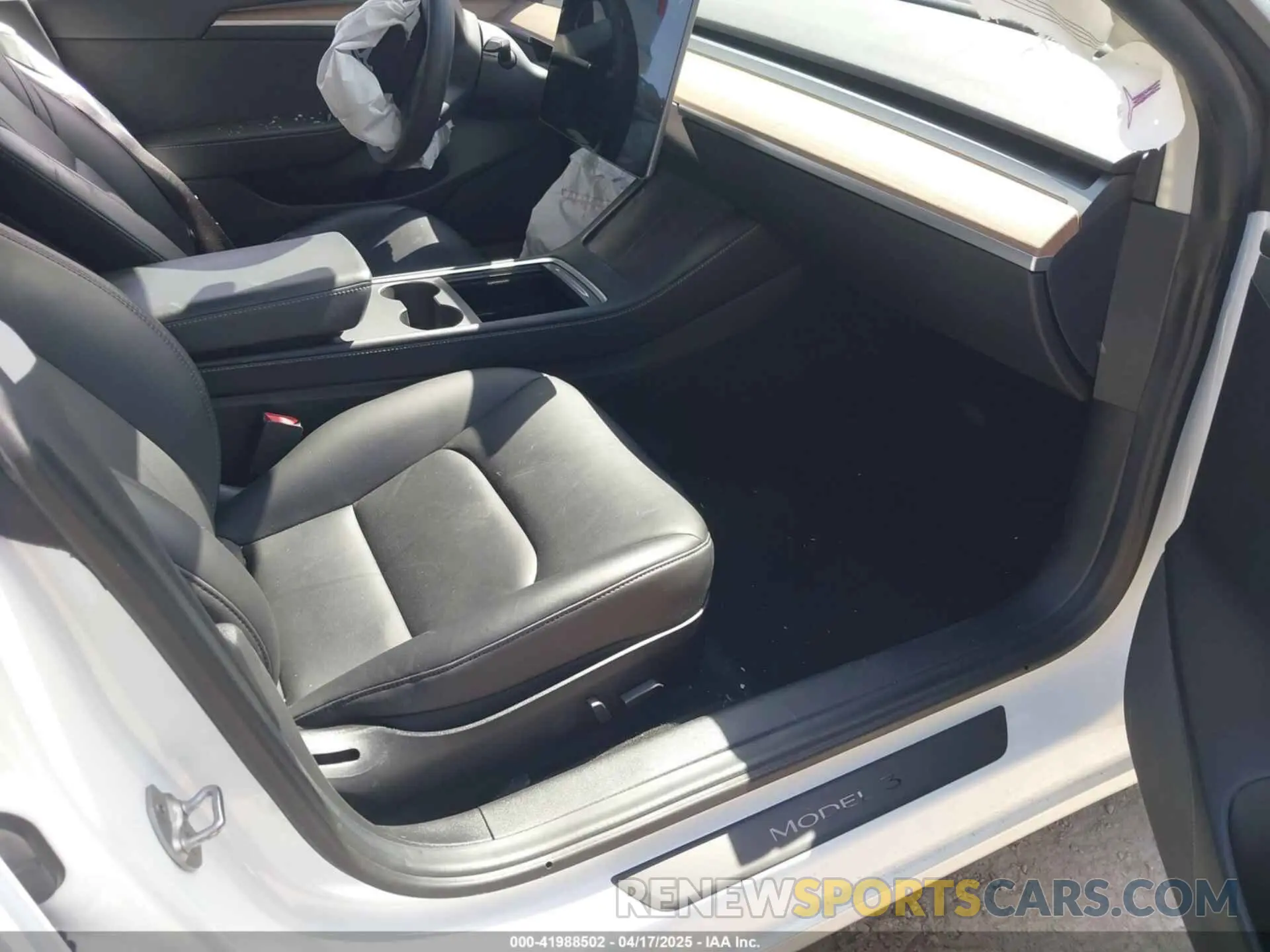 5 fotografías del automóvil dañado 5YJ3E1ECXMF083757 TESLA MODEL 3 2021